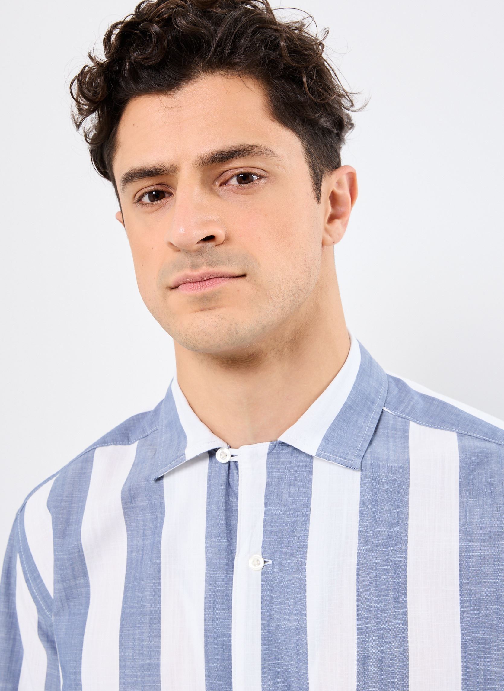 Chemises ONSTES RLX CTN SLUB STRIPE SS SHIRT homme bleu Only & Sons Chemises ONSTES RLX CTN SLUB STRIPE SS SHIRT homme bleu VINTAGE INDIGO
