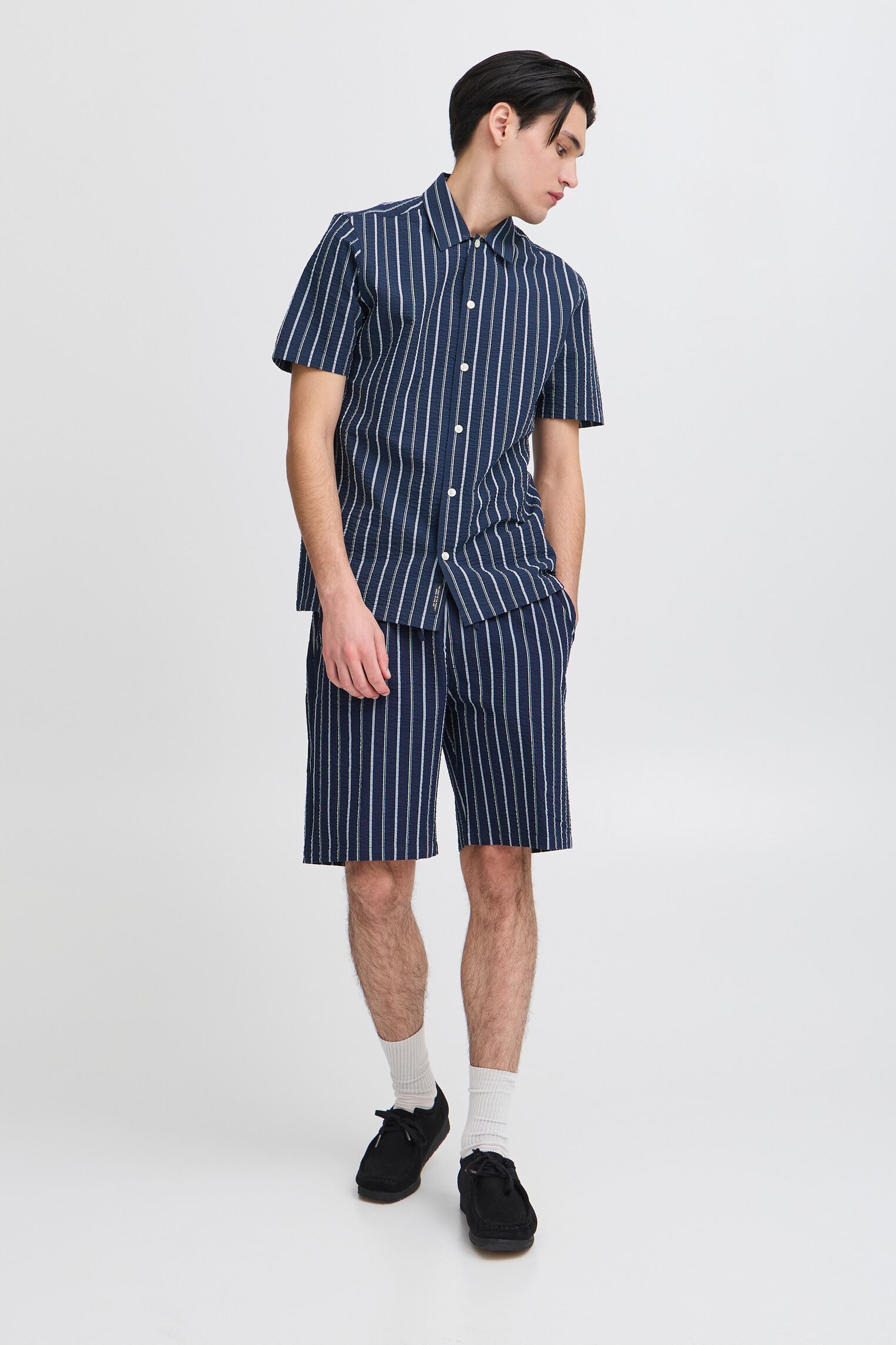 Hemden CFKAI 0204 SS striped seersucker shirt heren blauw Casual Friday Hemden CFKAI 0204 SS striped seersucker shirt heren blauw NAVY BLAZER