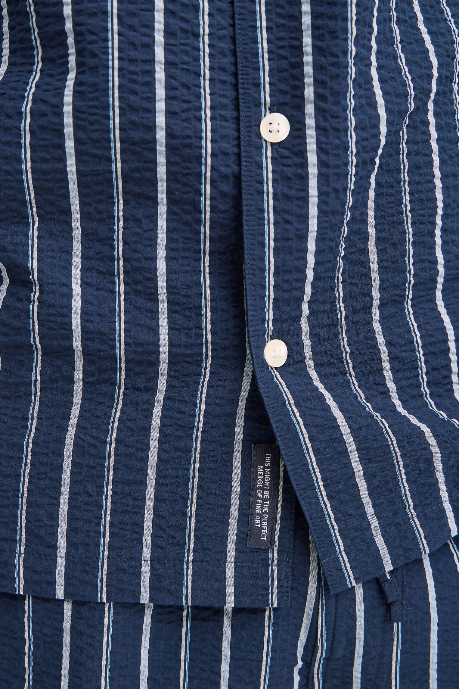 Hemden CFKAI 0204 SS striped seersucker shirt heren blauw Casual Friday Hemden CFKAI 0204 SS striped seersucker shirt heren blauw NAVY BLAZER