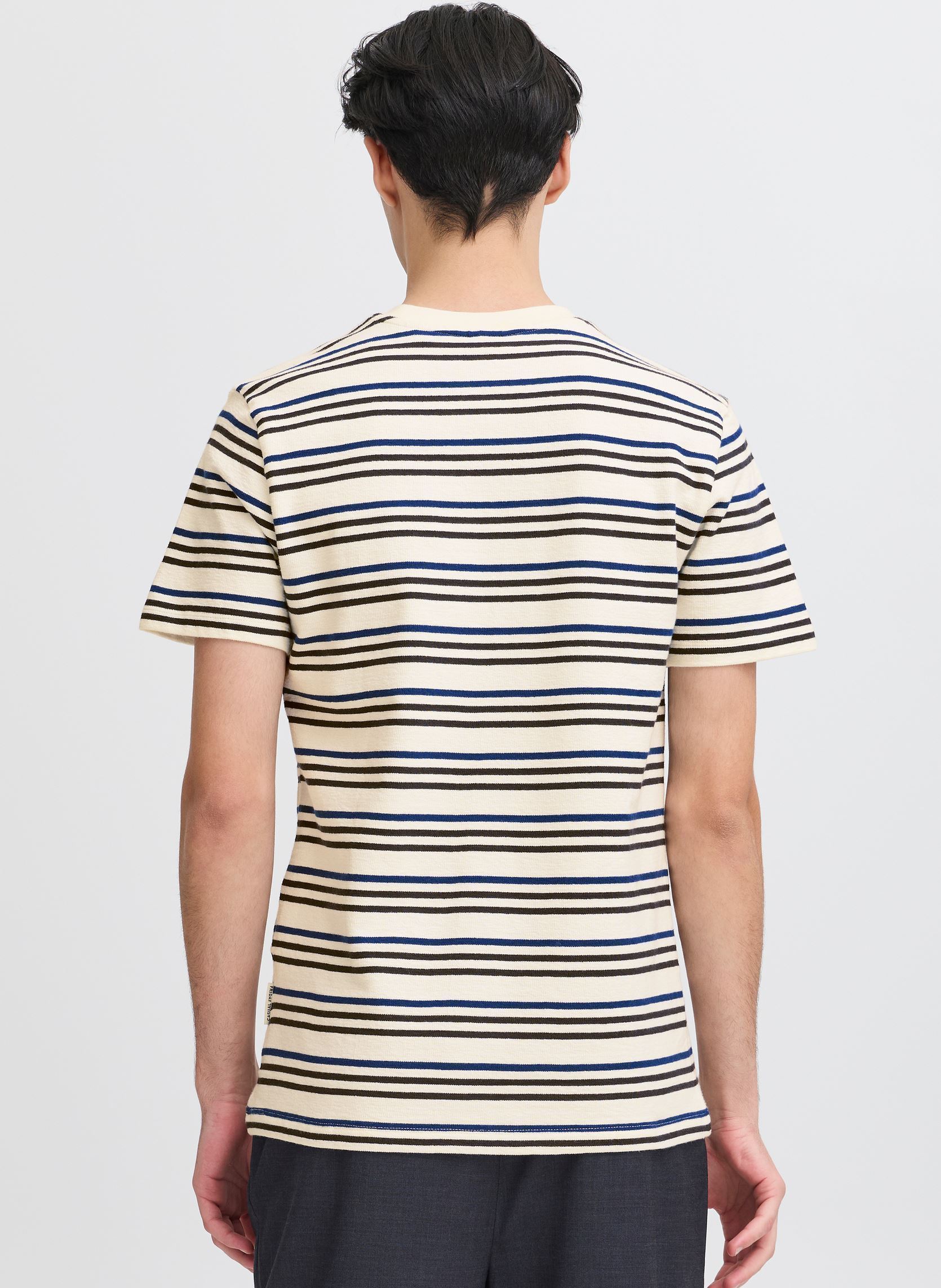 T-shirts met korte mouwen CFLEON striped frotté tee heren wit Casual Friday T-shirts met korte mouwen CFLEON striped frotté tee heren wit CLOUD DANCER