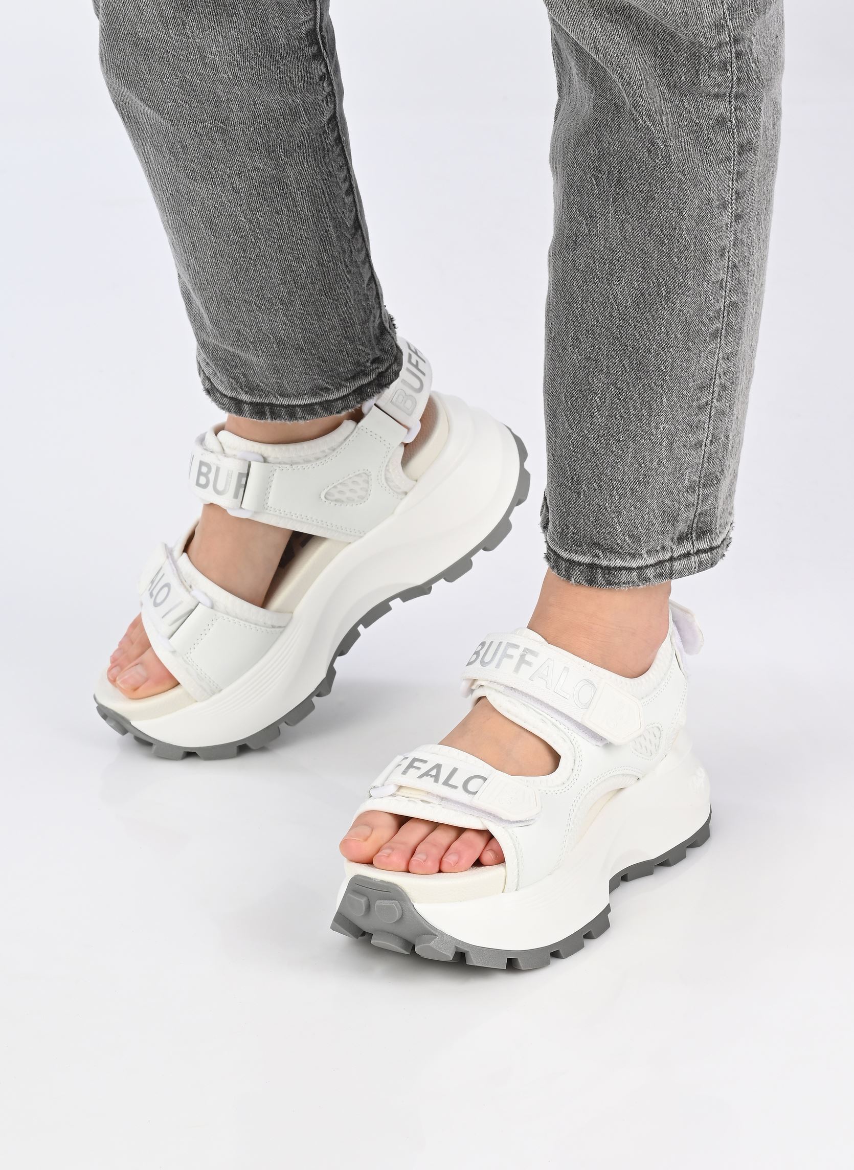 Sandalen met sleehak en plateau Manhatten Snd dames wit Buffalo Sandalen met sleehak en plateau Manhatten Snd dames wit White