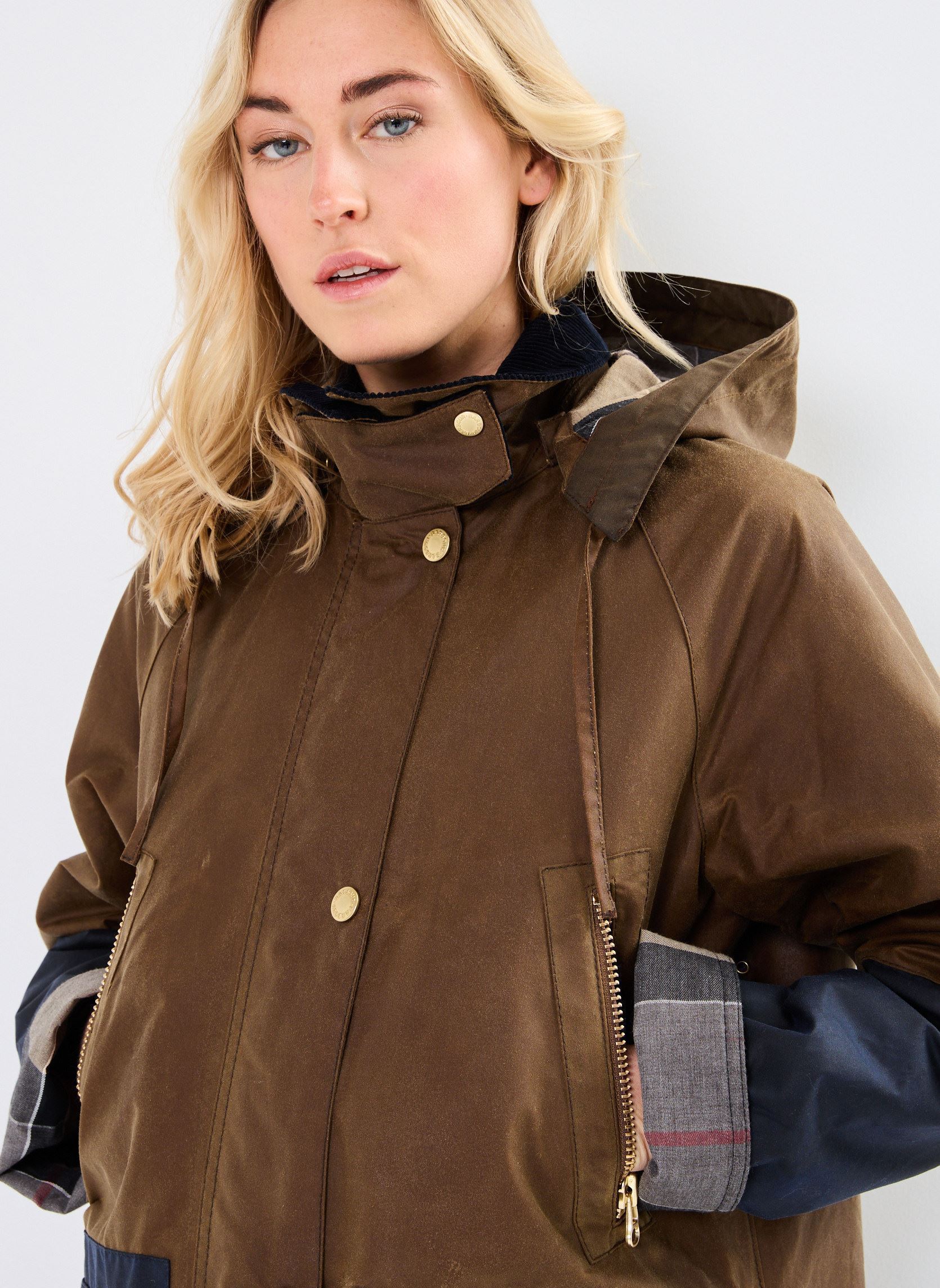 Manteaux CAROLYN WAX JACKET femme marron Barbour Manteaux CAROLYN WAX JACKET femme marron TAN/DRESS TARTAN