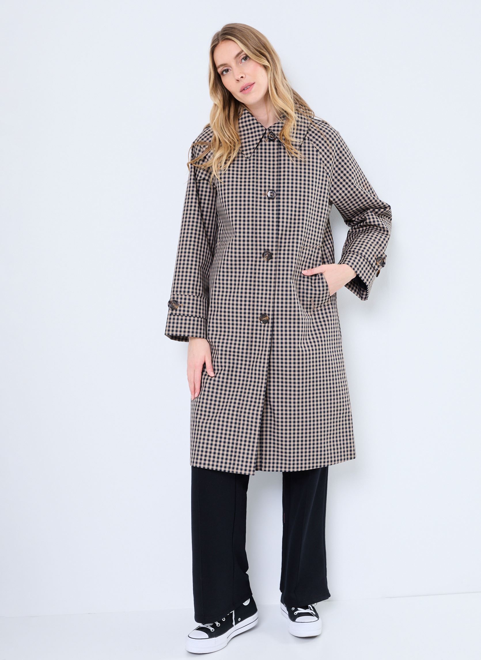 Mantels NADINE CHECKED SHOWERPROOF CAR COAT dames bruin Barbour Mantels NADINE CHECKED SHOWERPROOF CAR COAT dames bruin NAVY/LIGHT SAND GINGHAM