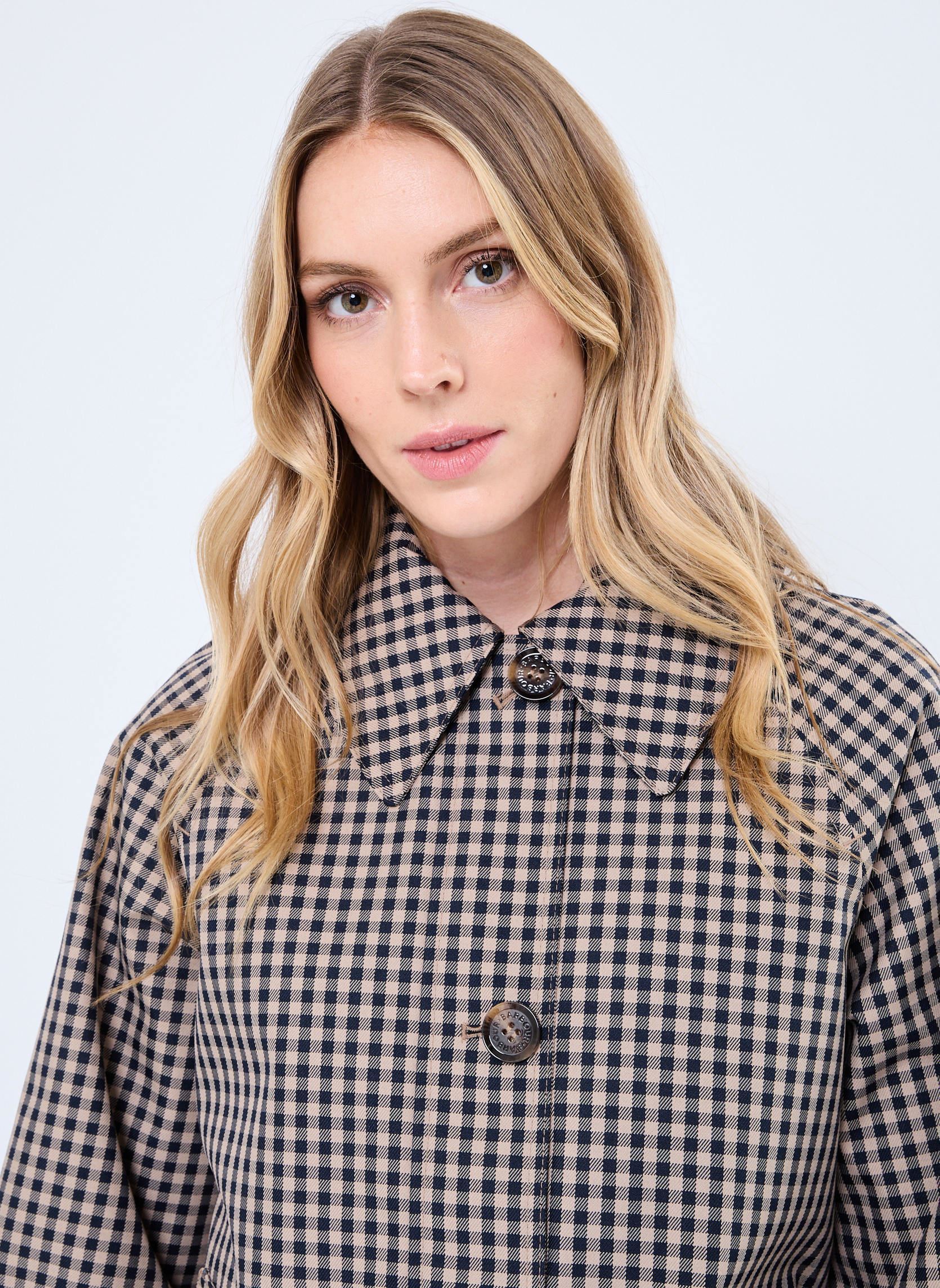 Mantels NADINE CHECKED SHOWERPROOF CAR COAT dames bruin Barbour Mantels NADINE CHECKED SHOWERPROOF CAR COAT dames bruin NAVY/LIGHT SAND GINGHAM