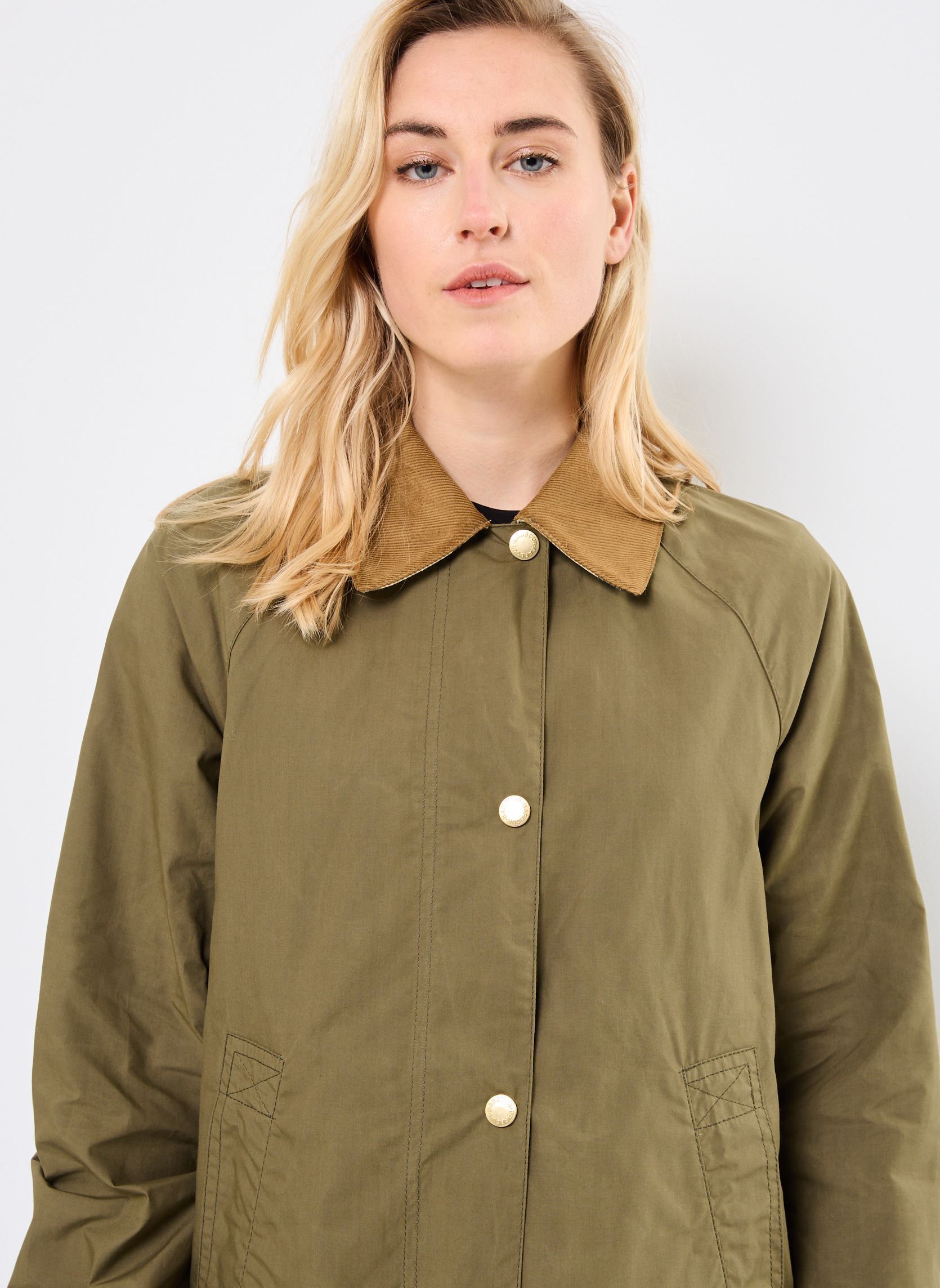 Mantels ETTIE SHOWERPROOF JACKET dames groen Barbour Mantels ETTIE SHOWERPROOF JACKET dames groen DUSKY GREEN/ANCIENT TARTAN