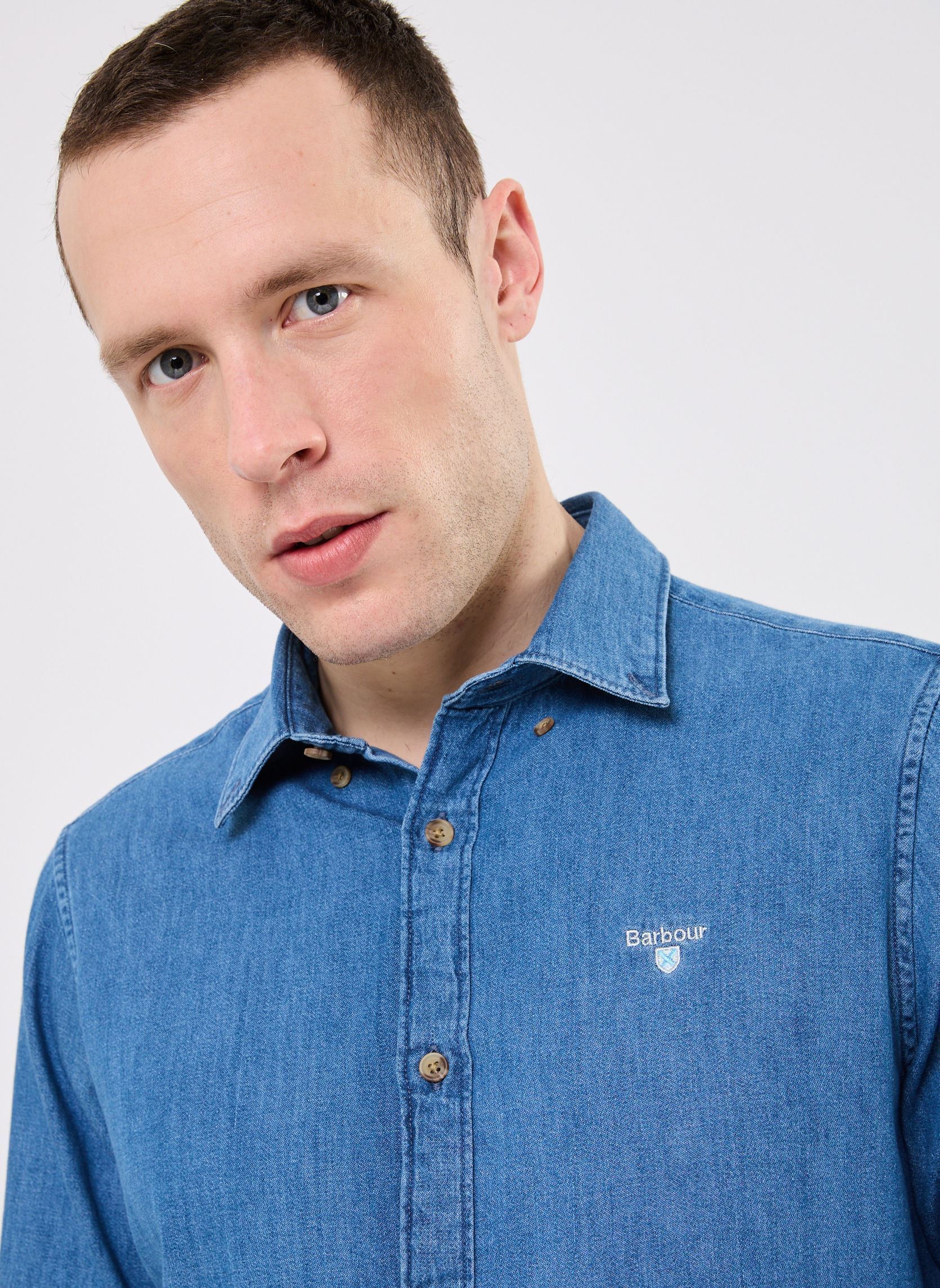 Chemises CHAMBRAY CREST TAILORED FIT SHIRT homme bleu Barbour Chemises CHAMBRAY CREST TAILORED FIT SHIRT homme bleu CHAMBRAY