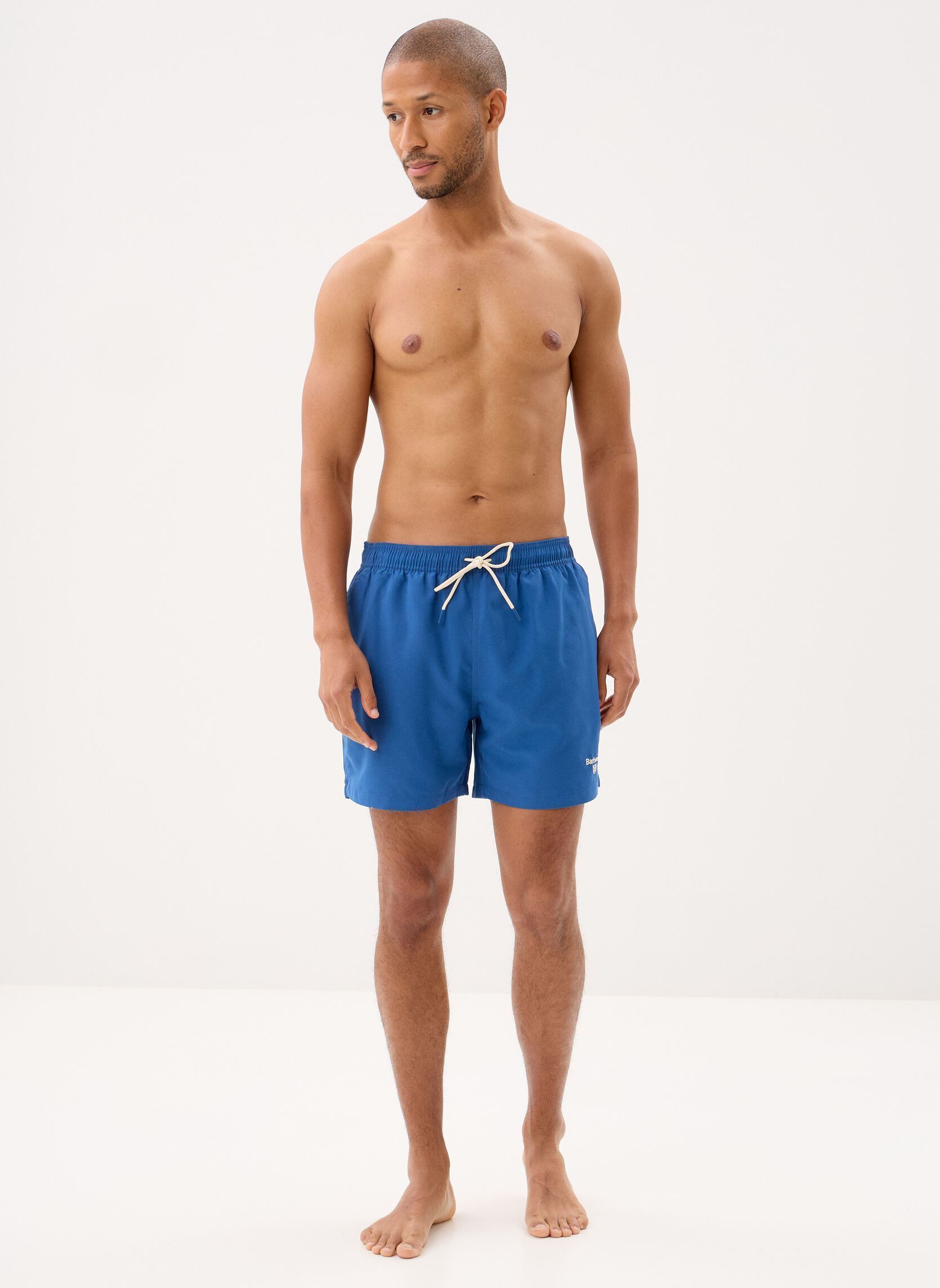 Shorts de bain STAPLE LOGO 5' SWIN SHORT homme bleu Barbour Shorts de bain STAPLE LOGO 5' SWIN SHORT homme bleu SAILBOAT BLUE