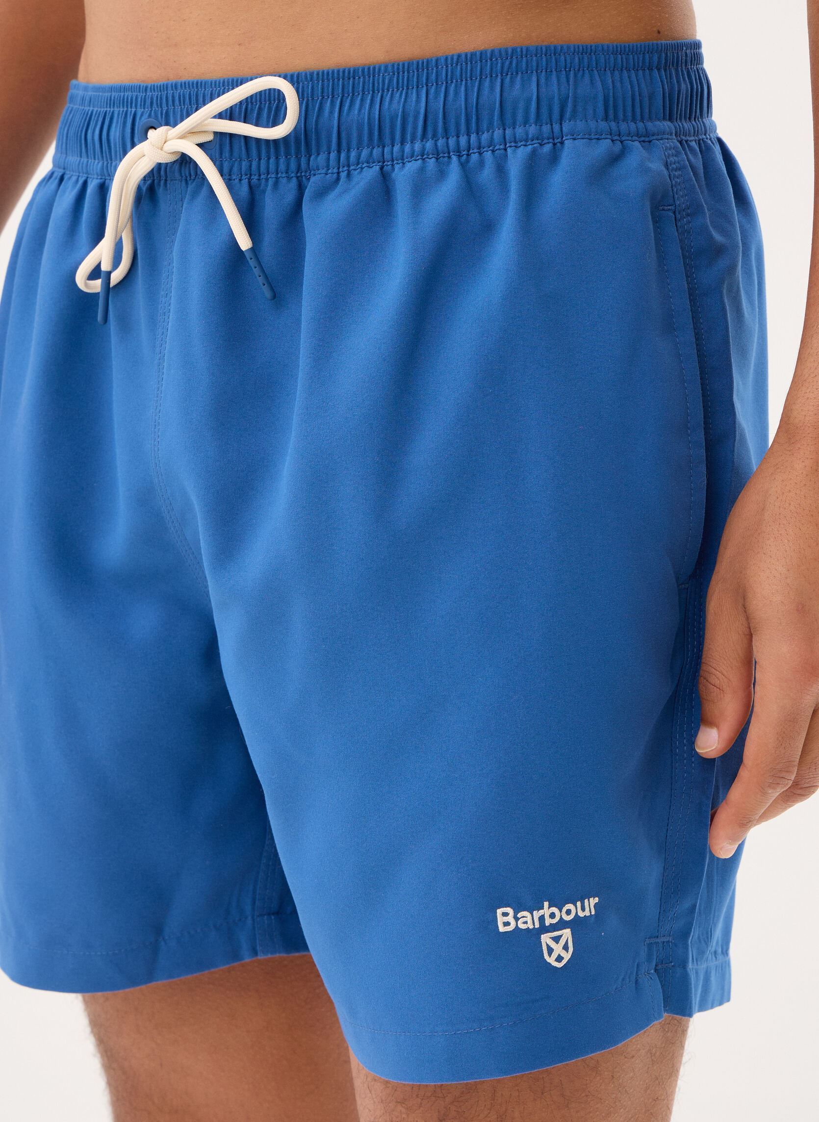 Shorts de bain STAPLE LOGO 5' SWIN SHORT homme bleu Barbour Shorts de bain STAPLE LOGO 5' SWIN SHORT homme bleu SAILBOAT BLUE