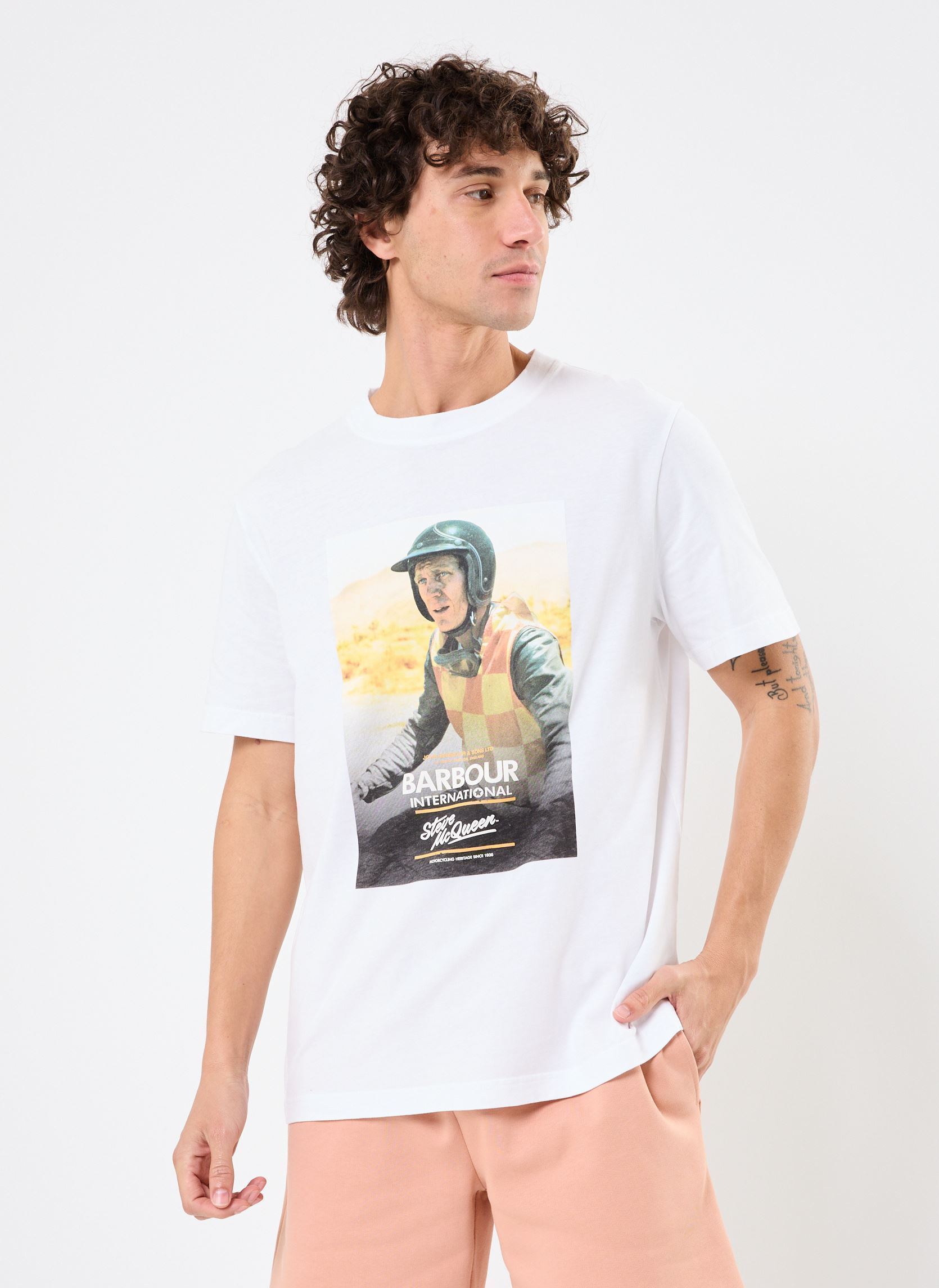 Tee-shirts manches courtes B.INTL COSTER SMQ GRAPHIC T-SHIRT homme blanc Barbour Tee-shirts manches courtes B.INTL COSTER SMQ GRAPHIC T-SHIRT homme blanc WHISPER WHITE