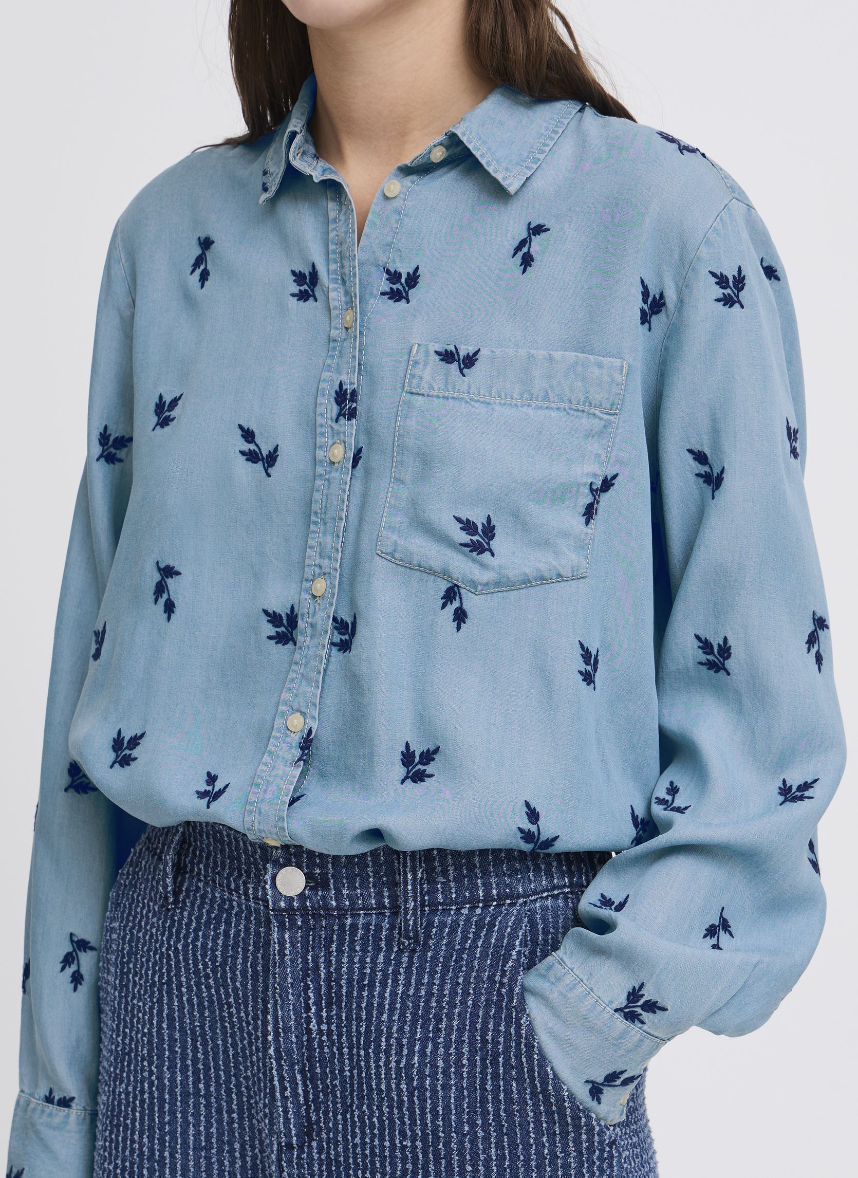 Chemises manches longues BYKOSMO SHIRT femme bleu B-Young Chemises manches longues BYKOSMO SHIRT femme bleu Light Blue Denim Leaf