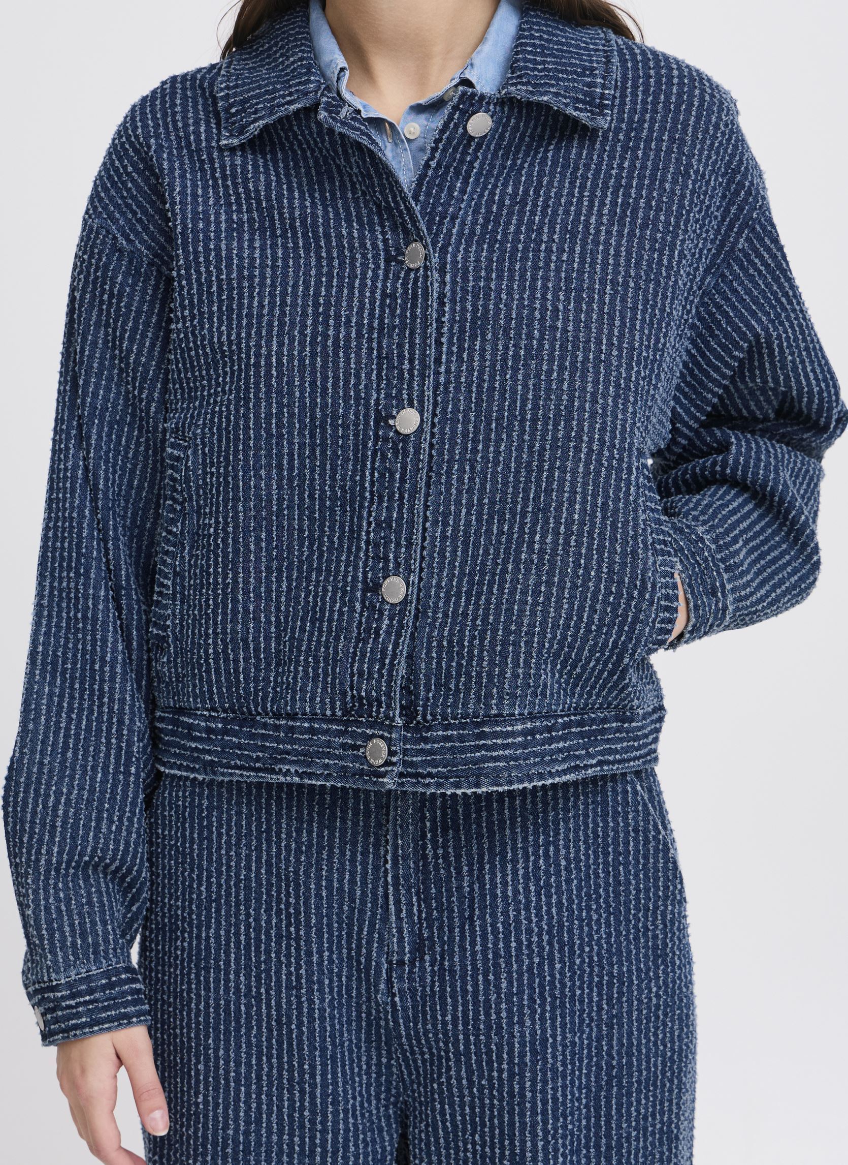 Vestes en jean BYKANILLA JACKET femme bleu B-Young Vestes en jean BYKANILLA JACKET femme bleu Mid Blue Denim