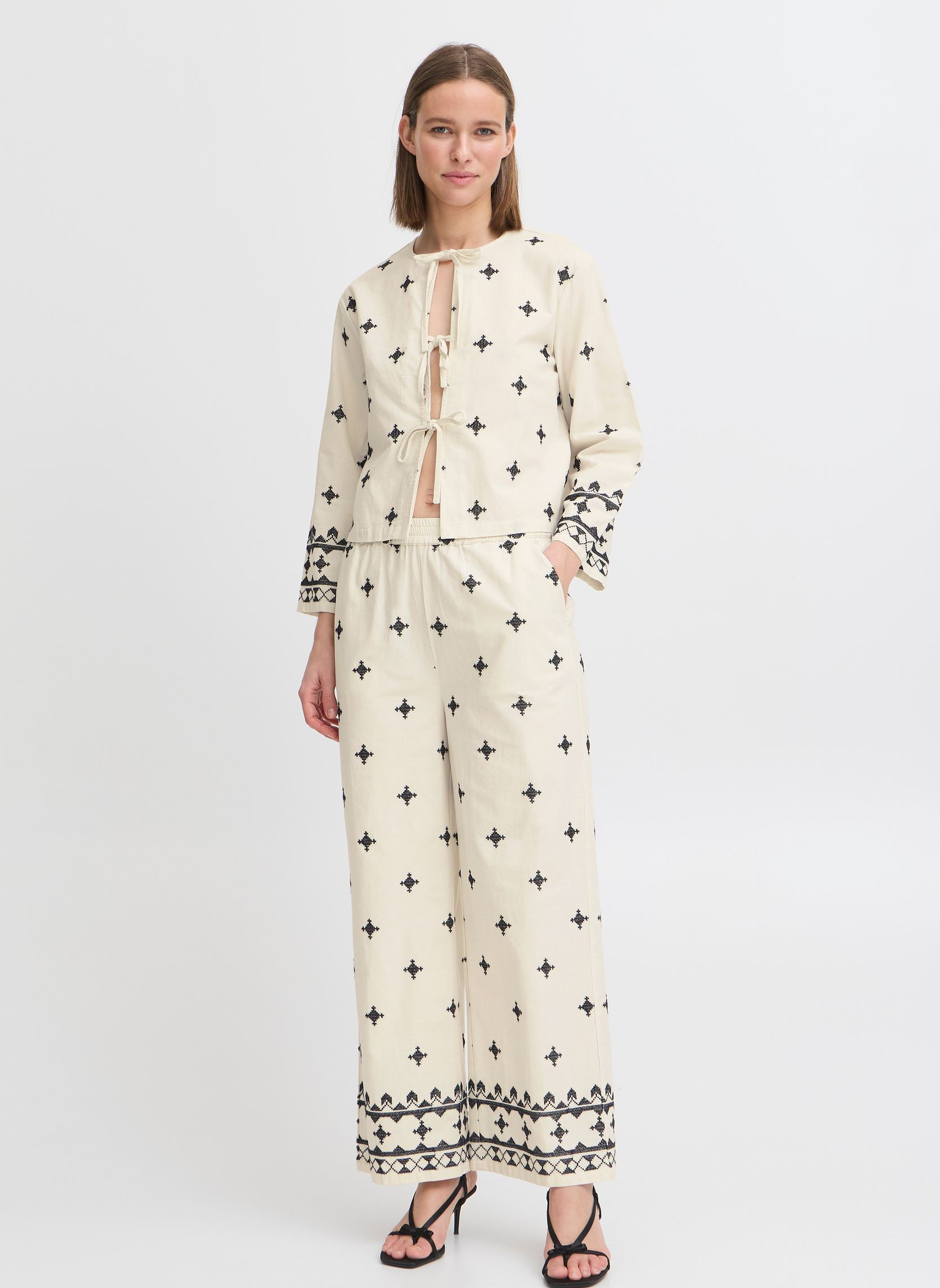 Jassen BYDUNIA JACKET - dames wit B-Young Jassen BYDUNIA JACKET - dames wit Birch Ethnic Mix