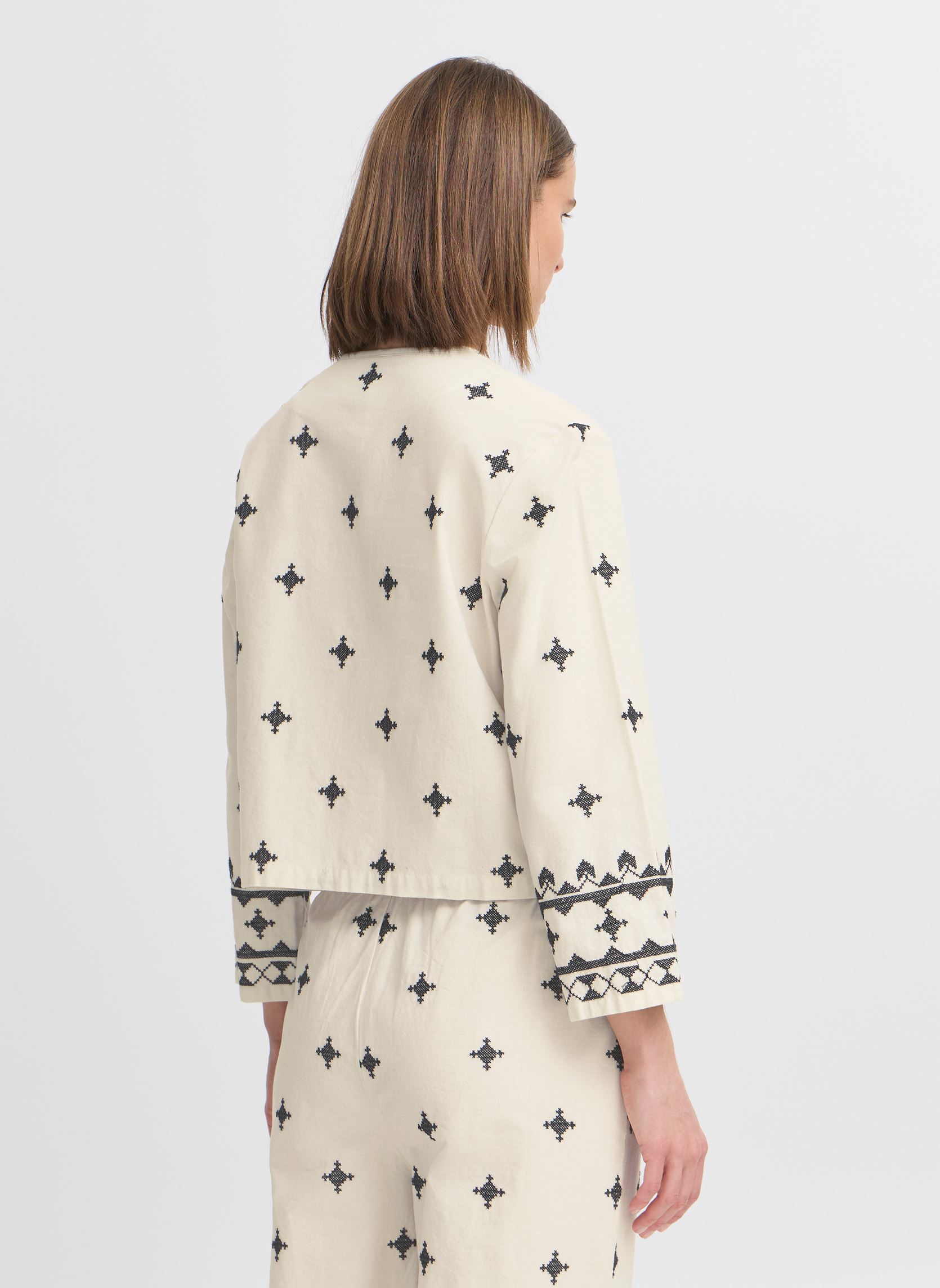 Jassen BYDUNIA JACKET - dames wit B-Young Jassen BYDUNIA JACKET - dames wit Birch Ethnic Mix