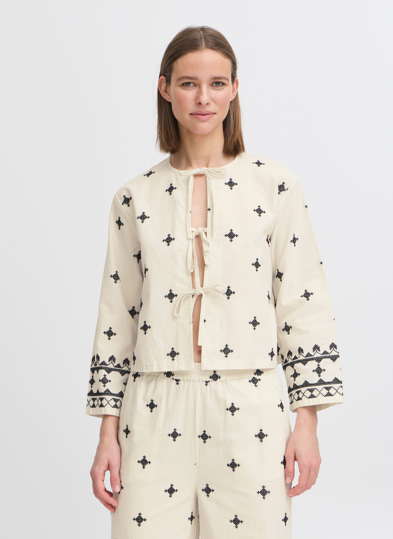Jassen BYDUNIA JACKET - dames wit B-Young Jassen BYDUNIA JACKET - dames wit Birch Ethnic Mix
