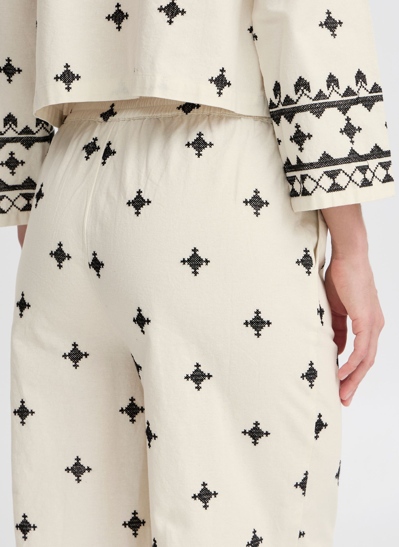 Pantalons larges BYDUNIA PANTS - femme blanc B-Young Pantalons larges BYDUNIA PANTS - femme blanc BIRCH ETHNIC MIX