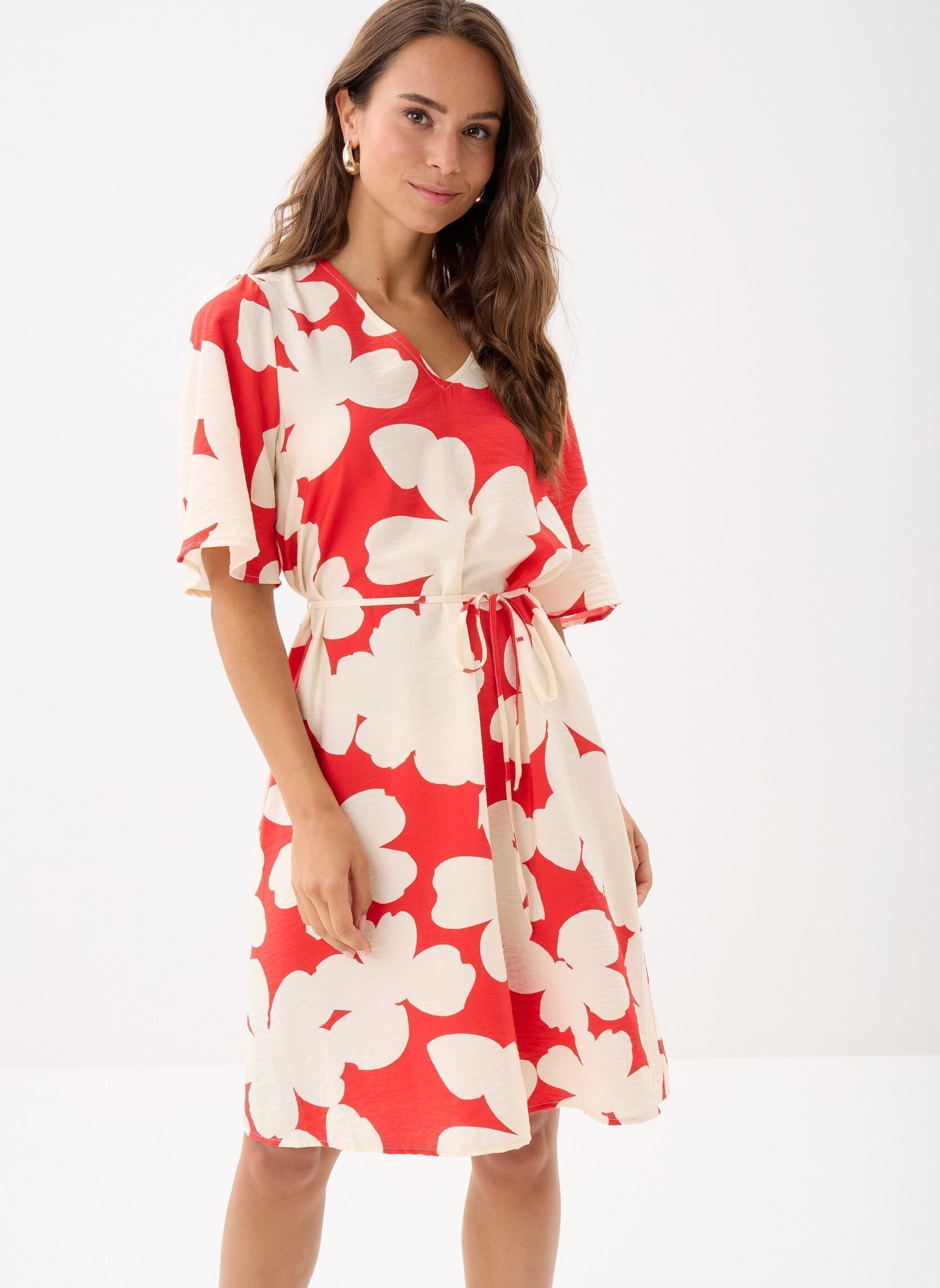 Jurken BYIBINE SHORT DRESS 7 dames rood B-Young Jurken BYIBINE SHORT DRESS 7 dames rood Flame Flower Mix
