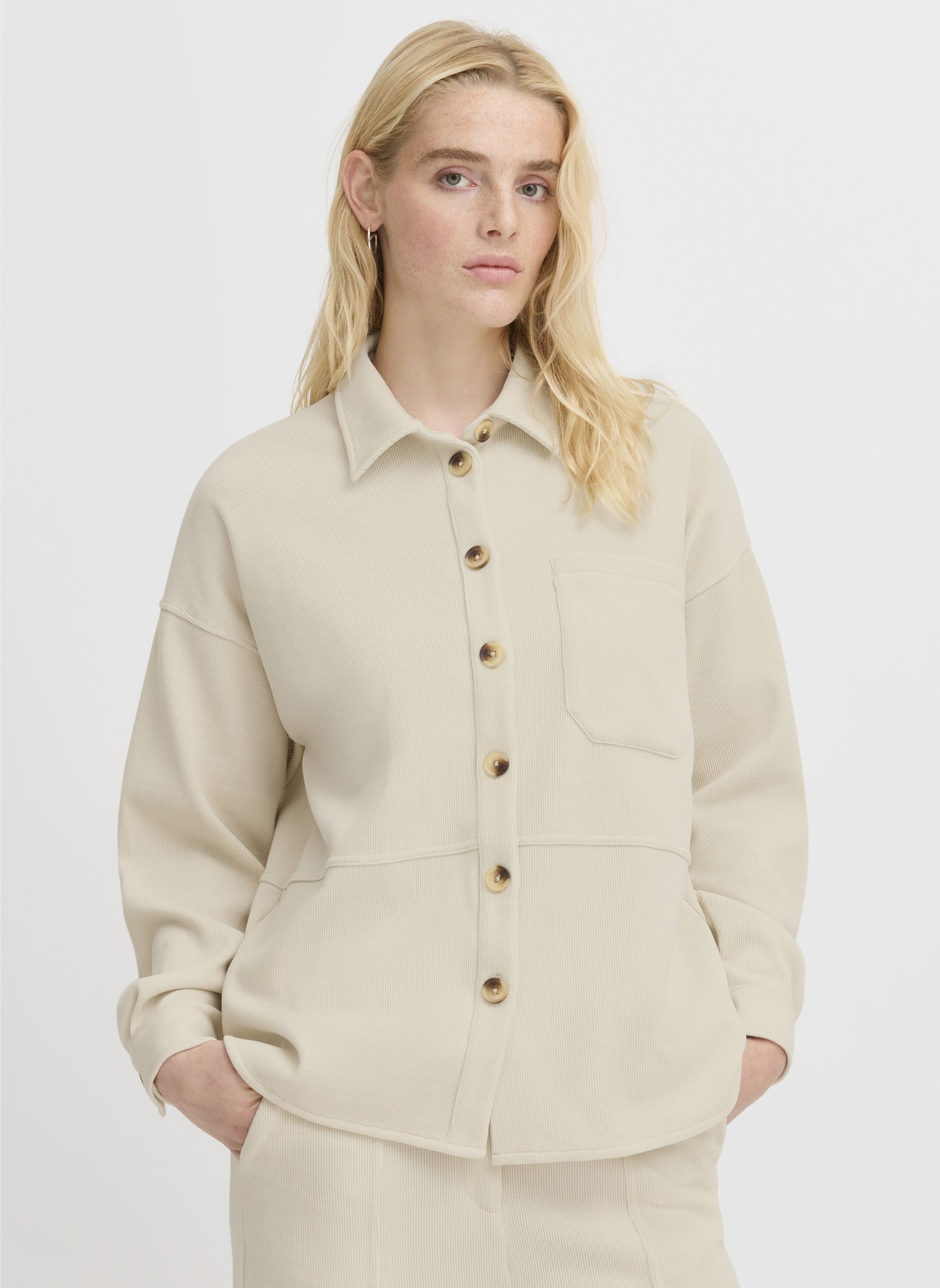 Camisas de manga larga IHKATE CORDUROY SH mujer beige Ichi Camisas de manga larga IHKATE CORDUROY SH mujer beige Almond Milk