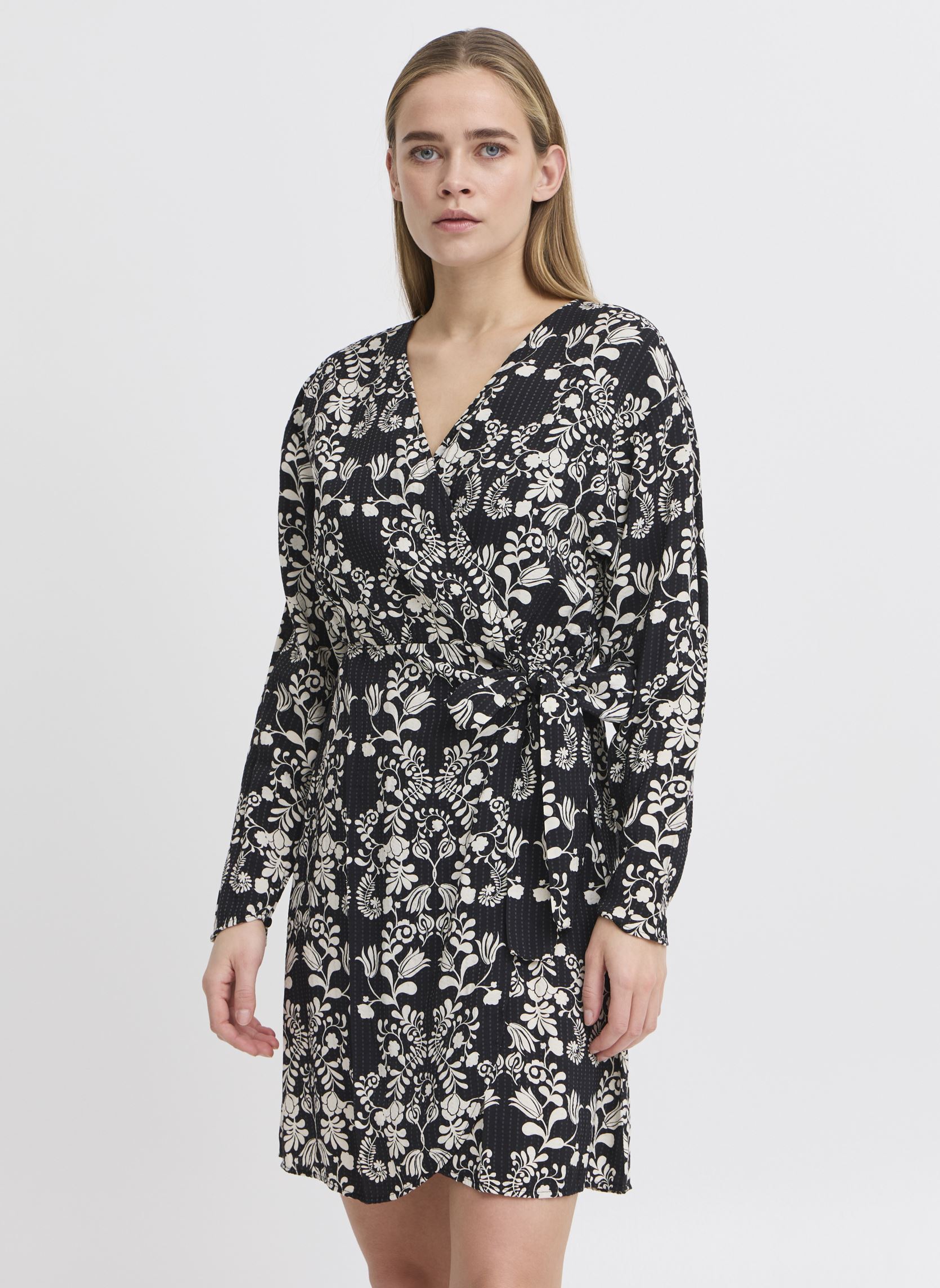 Robes IHGOCINA DR2 femme noir Ichi Robes IHGOCINA DR2 femme noir Black Flower aop