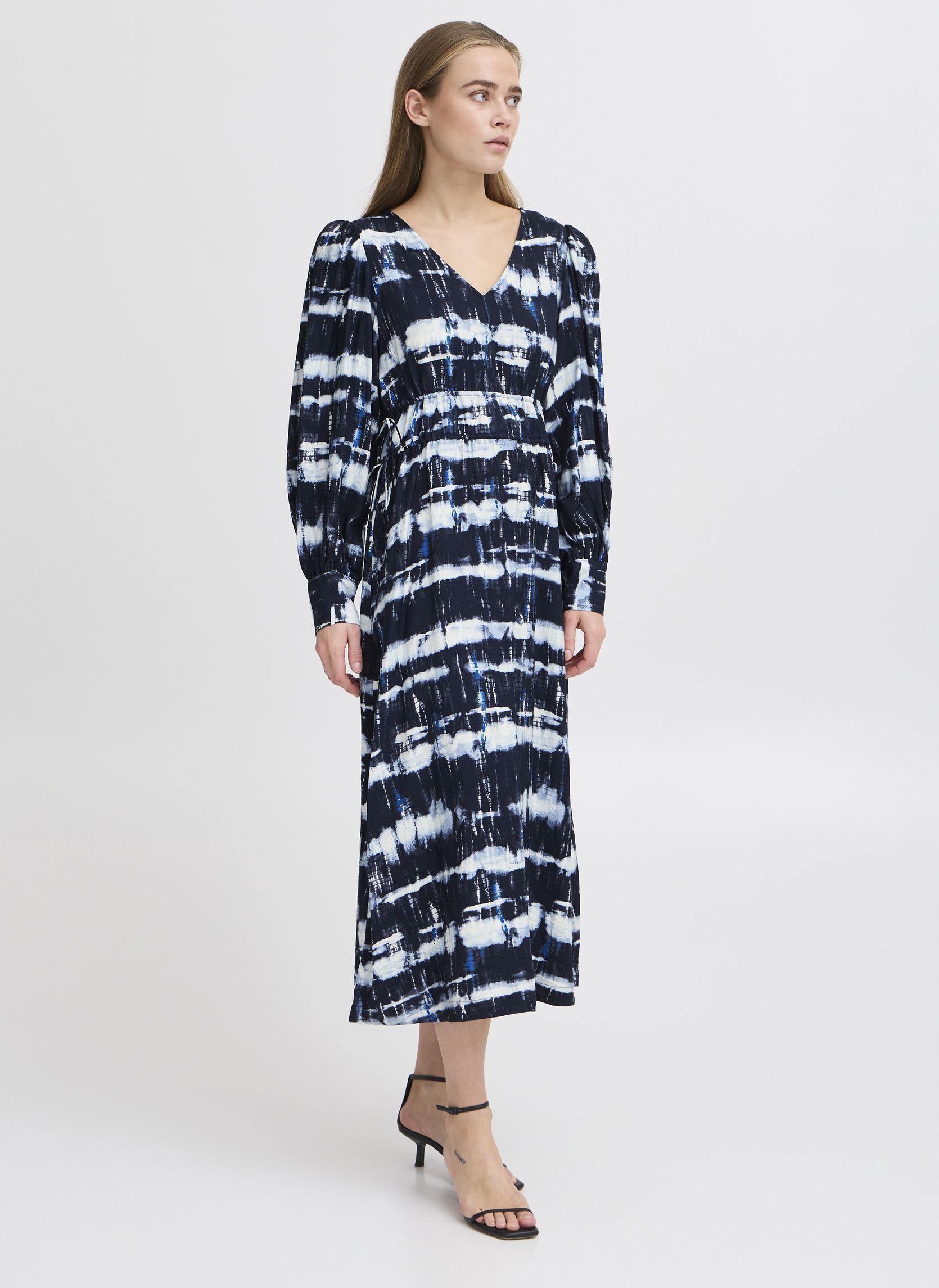 Robes longues IHVARIEL DR femme bleu Ichi Robes longues IHVARIEL DR femme bleu Blue Fossil Ikat aop