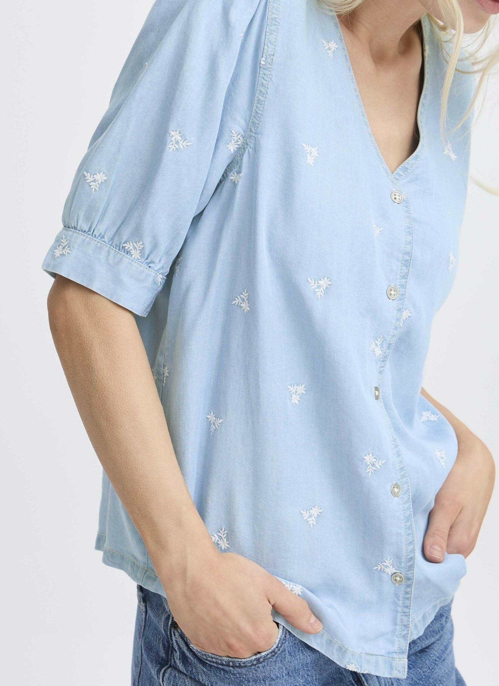 Blouses manches courtes BYKOSMO V SHIRT - femme bleu B-Young Blouses manches courtes BYKOSMO V SHIRT - femme bleu Light Blue Denim Flower