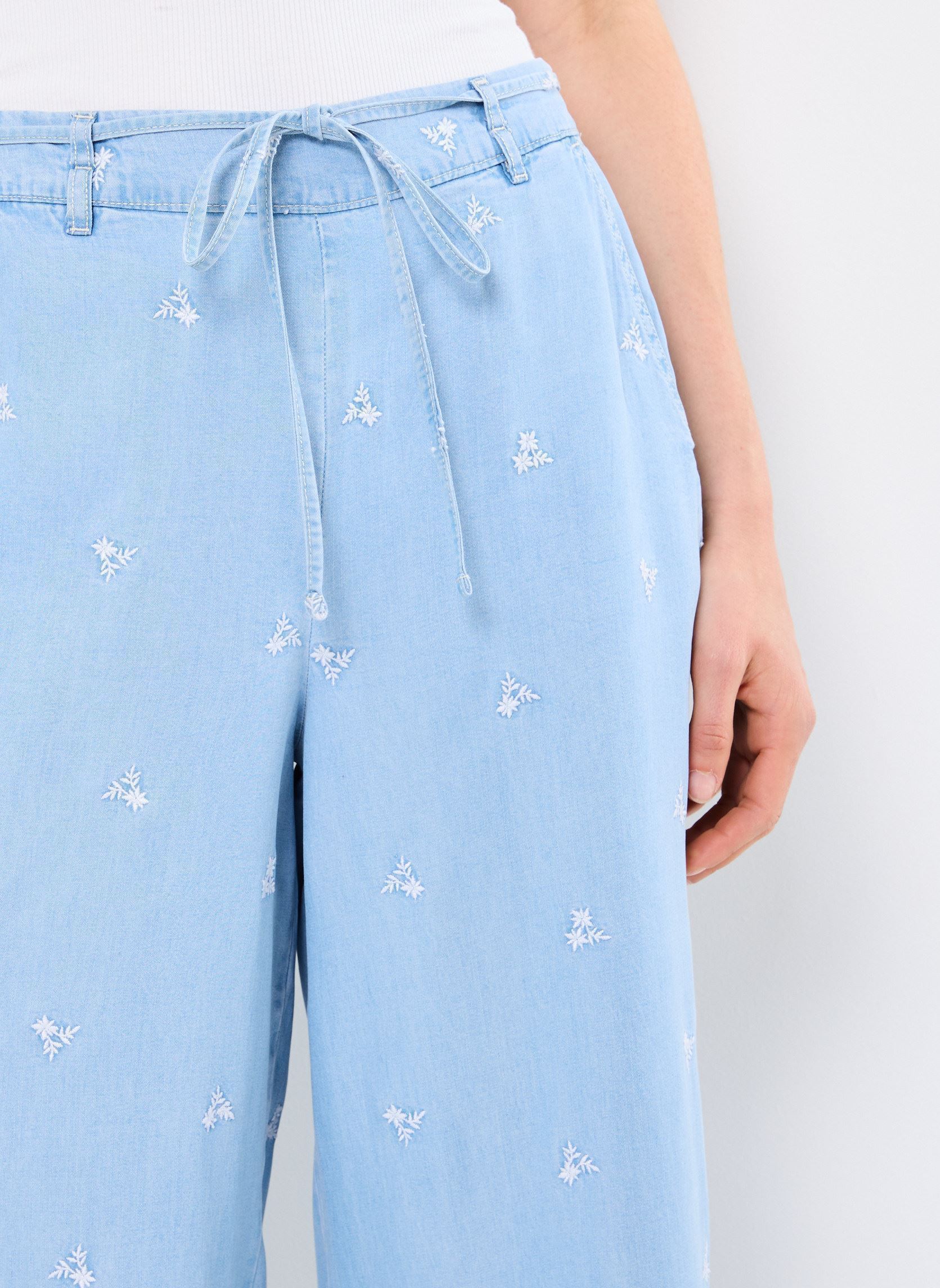 Weite Hosen BYKOSMO WIDE PANTS 2 - damen blau B-Young Weite Hosen BYKOSMO WIDE PANTS 2 - damen blau LIGHT BLUE DENIM FLOWER