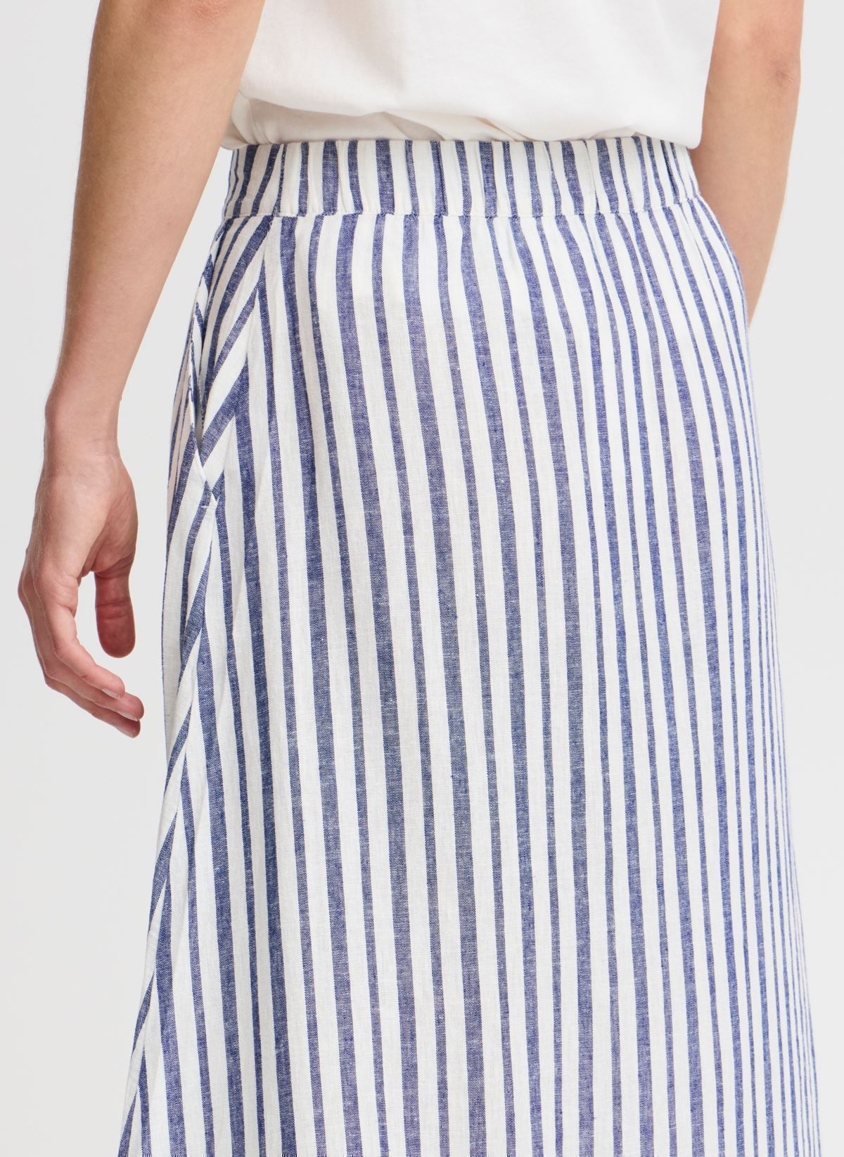 Jupes longues BYFALAKKA BUTTON SKIRT - femme blanc B-Young Jupes longues BYFALAKKA BUTTON SKIRT - femme blanc Marshmallow Stripe Mix