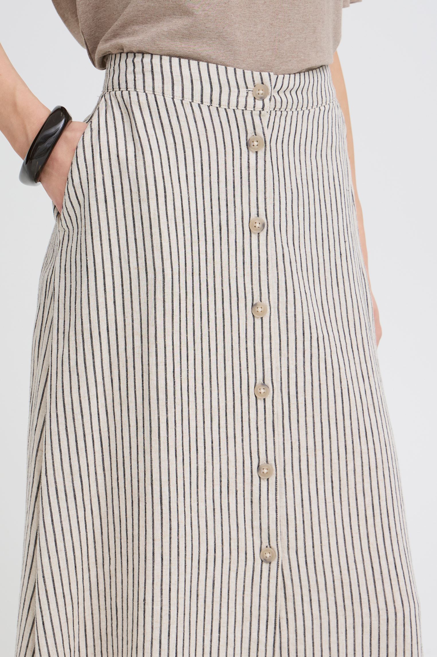 Jupes longues BYFALAKKA BUTTON SKIRT - femme beige B-Young Jupes longues BYFALAKKA BUTTON SKIRT - femme beige Rainy Day Stripe