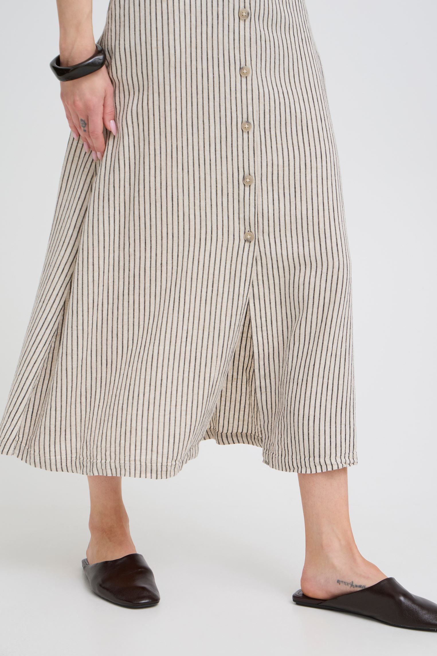 Jupes longues BYFALAKKA BUTTON SKIRT - femme beige B-Young Jupes longues BYFALAKKA BUTTON SKIRT - femme beige Rainy Day Stripe