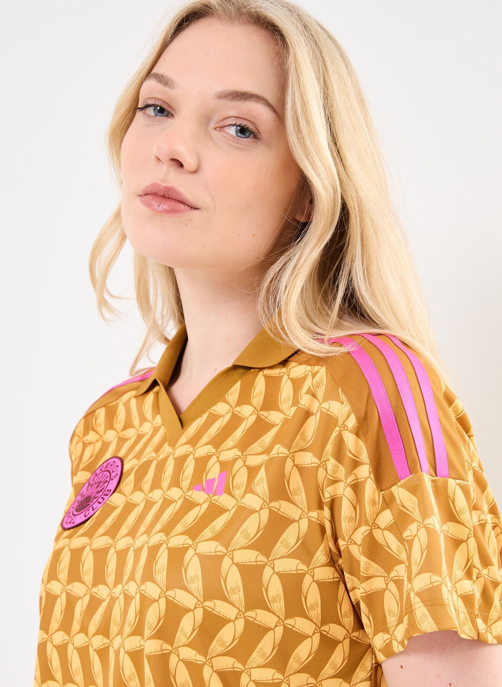 Tee-shirts FARM TIRO TEE femme jaune adidas sportswear Tee-shirts FARM TIRO TEE femme jaune GOLOCH/SEMSPA