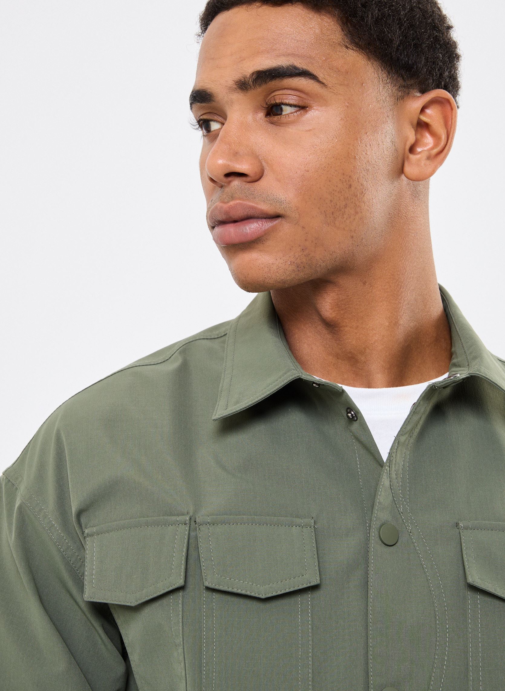Chemises JCMFIGO POCKET SHIRT homme vert The Jogg Concept Chemises JCMFIGO POCKET SHIRT homme vert THYME