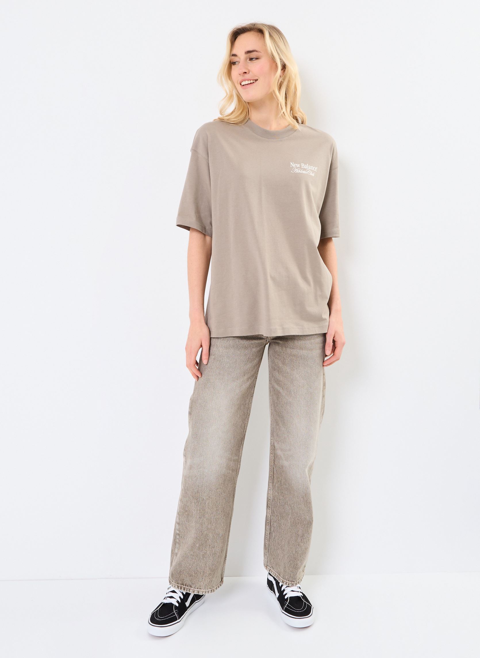 Tee-shirts manches courtes Linear Graphic Oversized T-Shirt femme beige New Balance Tee-shirts manches courtes Linear Graphic Oversized T-Shirt femme beige Dockside