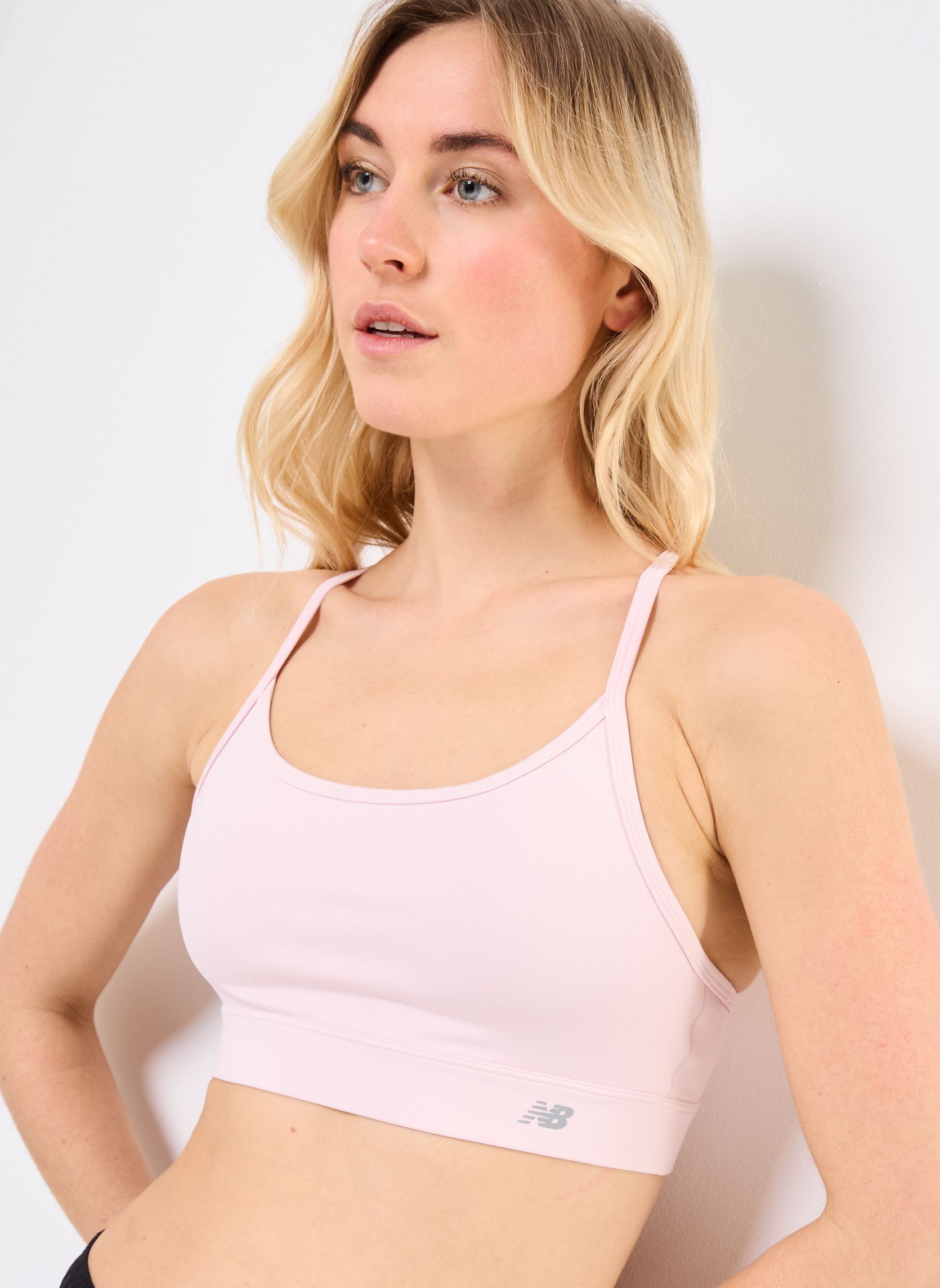 Brassières de Sport NB Essential Yoga Bra femme rose New Balance Brassières de Sport NB Essential Yoga Bra femme rose Rose Sugar