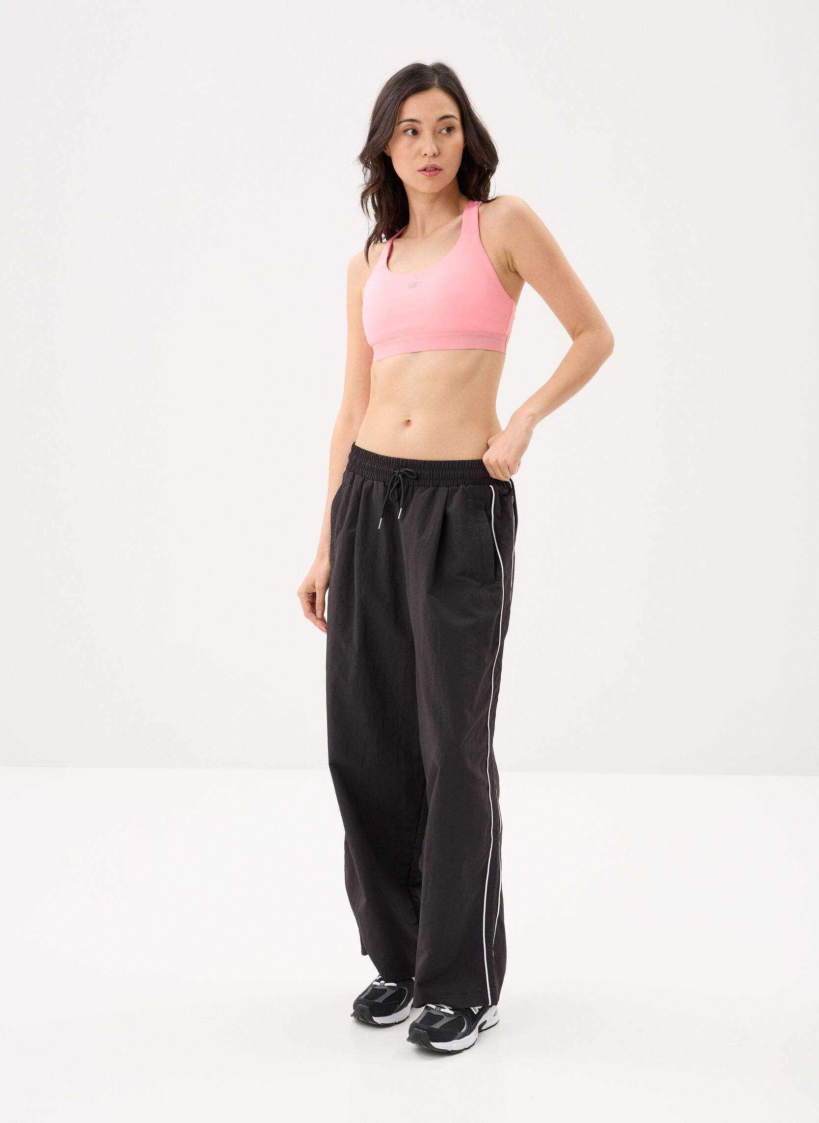 Brassières de Sport NB Essential Train Bra femme rose New Balance Brassières de Sport NB Essential Train Bra femme rose Double Bubble