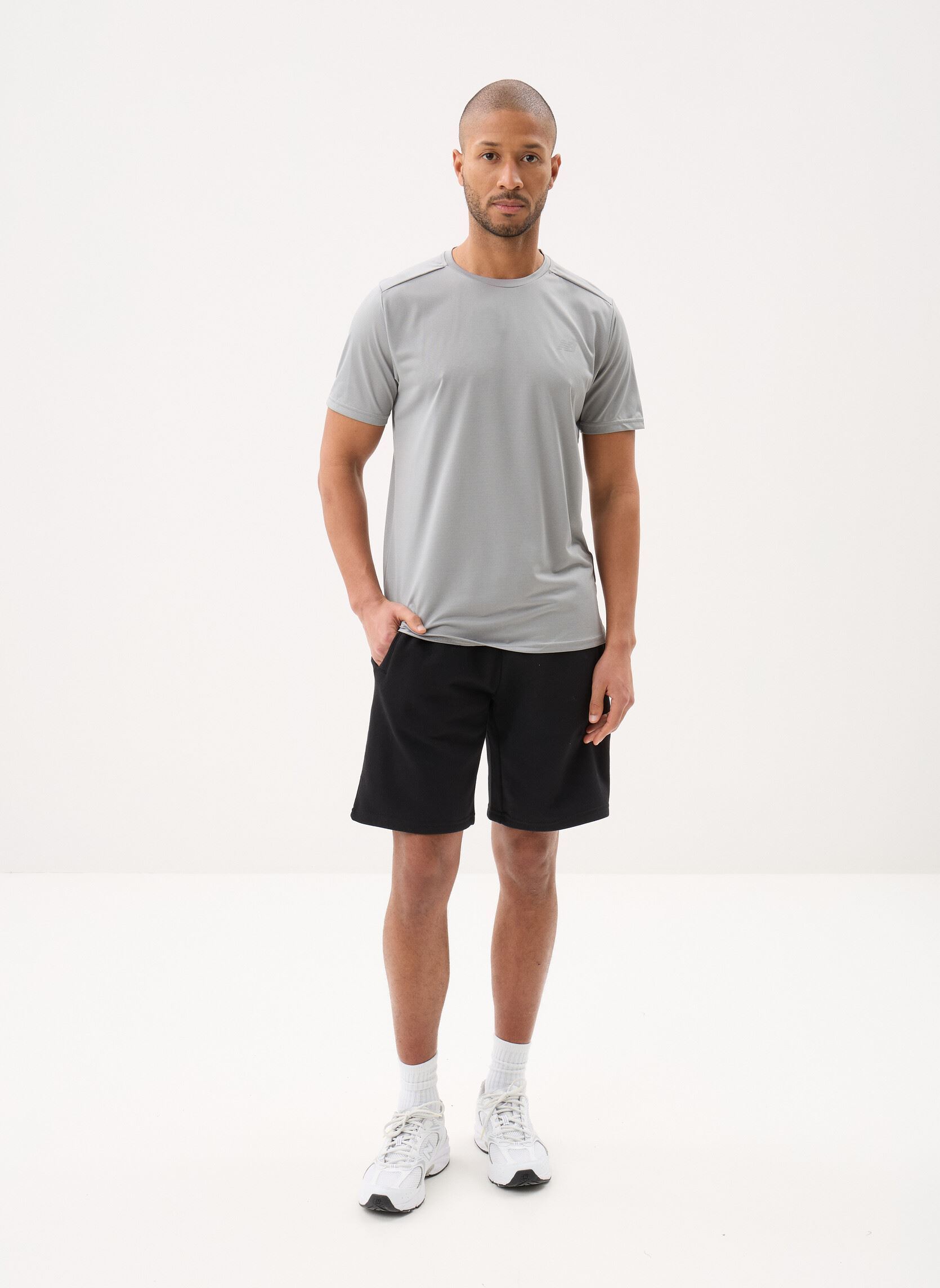 Tee-shirts manches courtes Sport Essentials T-Shirt Men homme gris New Balance Tee-shirts manches courtes Sport Essentials T-Shirt Men homme gris Slate Grey