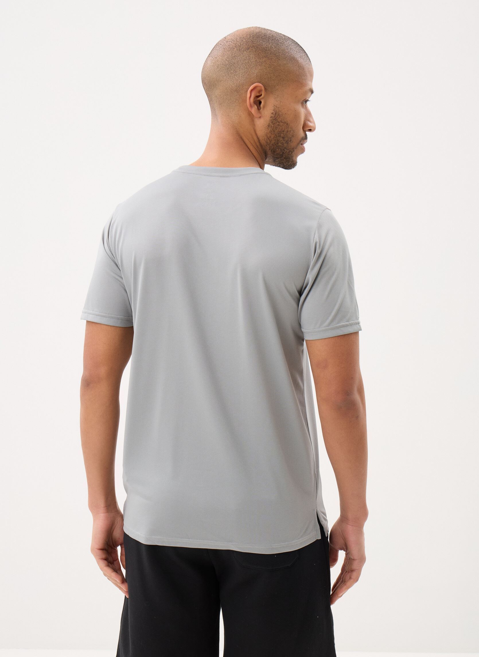 Tee-shirts manches courtes Sport Essentials T-Shirt Men homme gris New Balance Tee-shirts manches courtes Sport Essentials T-Shirt Men homme gris Slate Grey