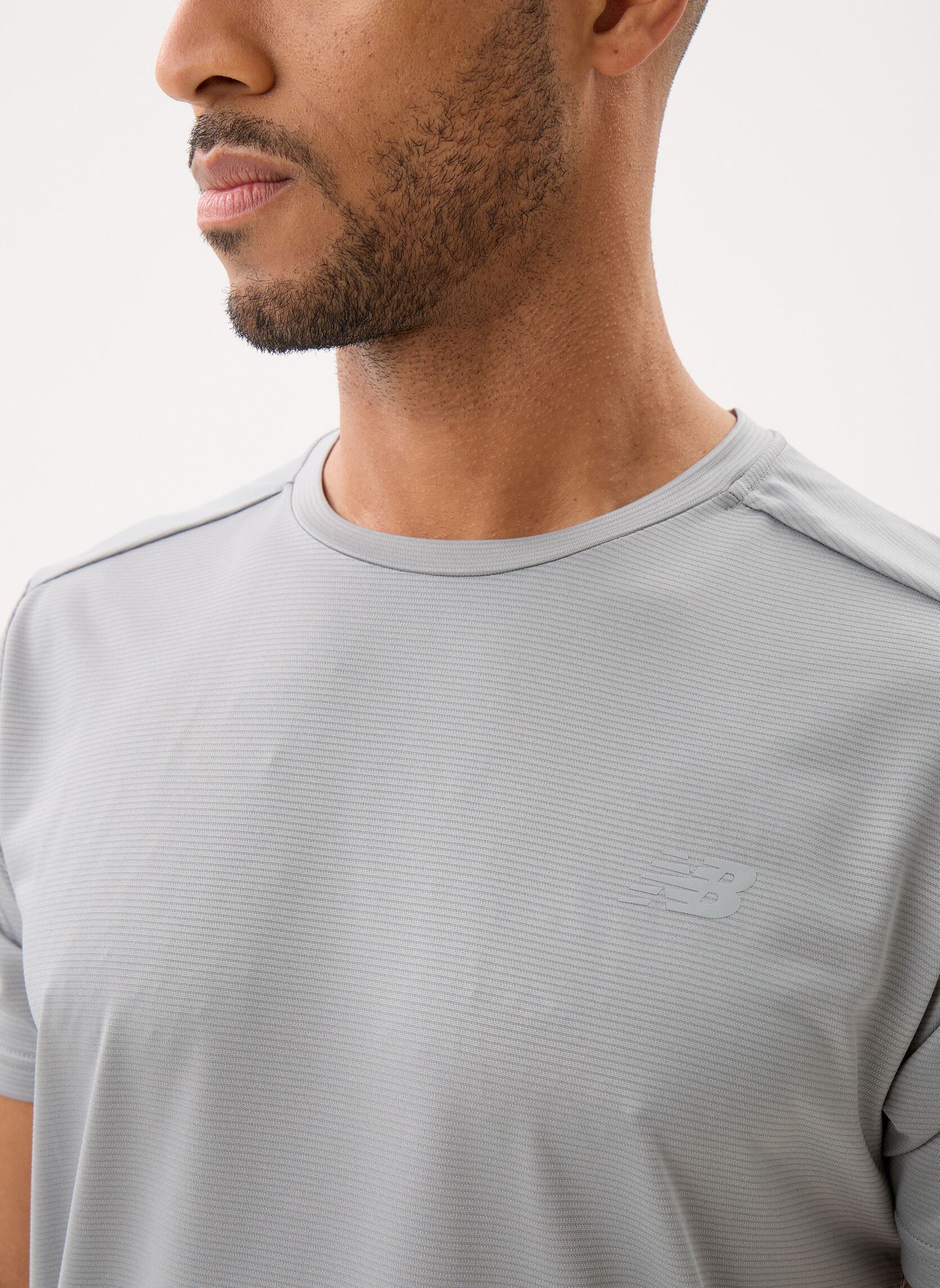 Tee-shirts manches courtes Sport Essentials T-Shirt Men homme gris New Balance Tee-shirts manches courtes Sport Essentials T-Shirt Men homme gris Slate Grey