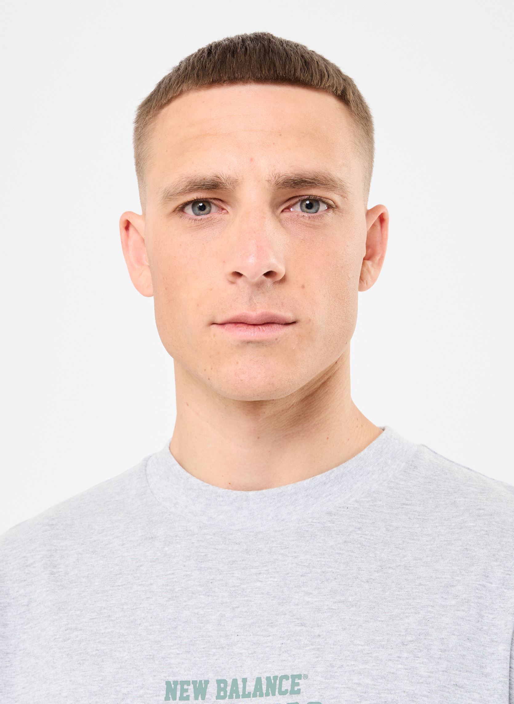 Tee-shirts manches courtes Heritage Graphic T-Shirt homme gris New Balance Tee-shirts manches courtes Heritage Graphic T-Shirt homme gris Athletic Grey