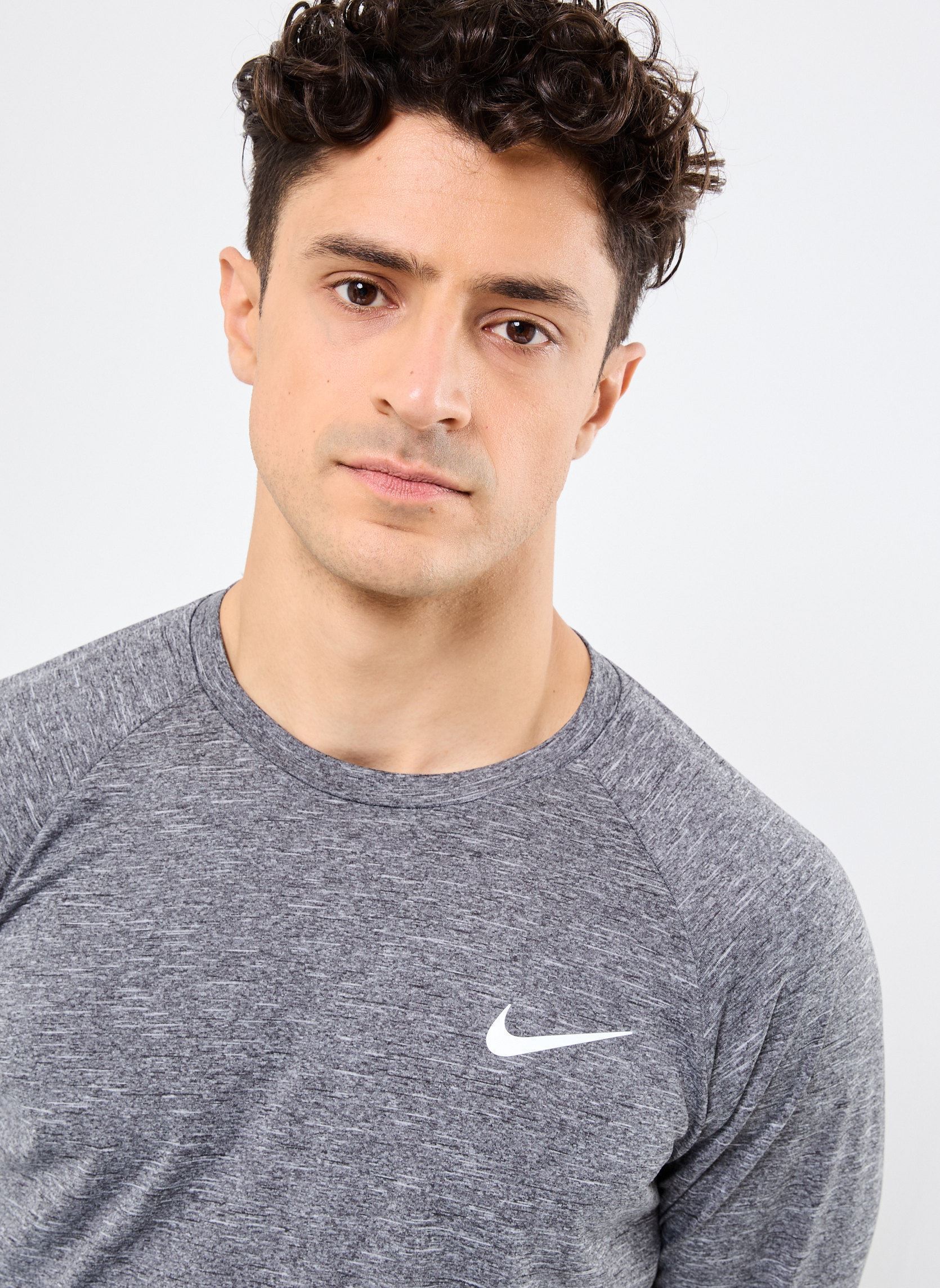 Tee-shirts manches longues NESSA590 homme gris Nike Swim Tee-shirts manches longues NESSA590 homme gris GRIS FONCÉ