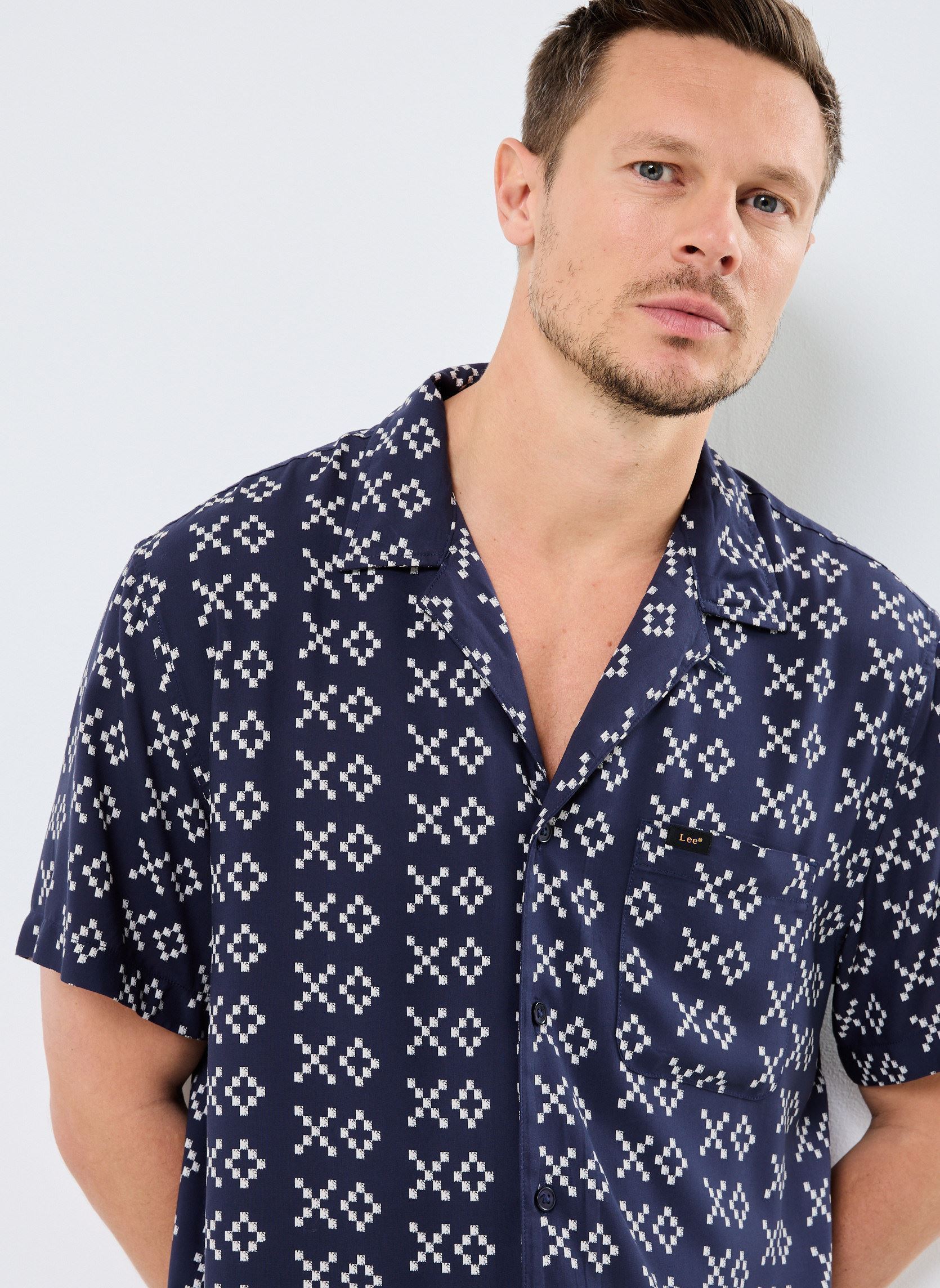 Chemises RESORT SHIRT homme bleu Lee Chemises RESORT SHIRT homme bleu RIVET ECRU