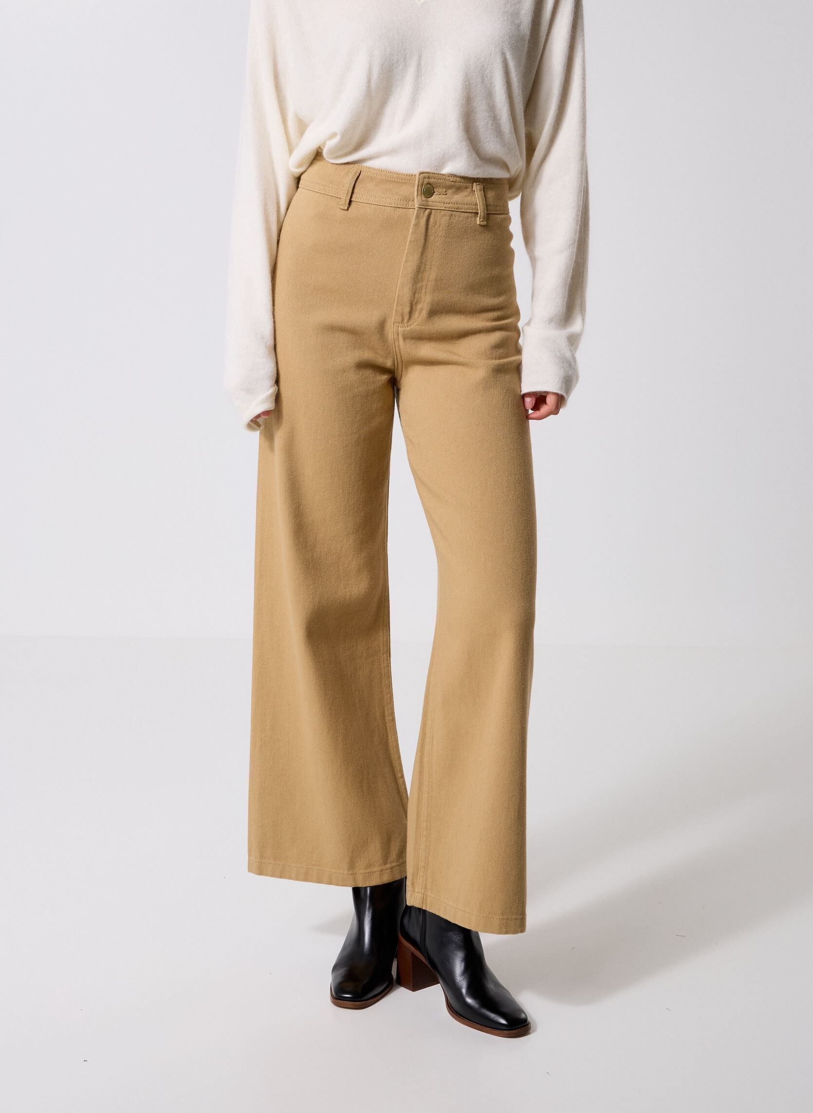 Rechte jeans / Straight Leg Jeans Paphos dames bruin La Petite Etoile Rechte jeans / Straight Leg Jeans Paphos dames bruin Camel