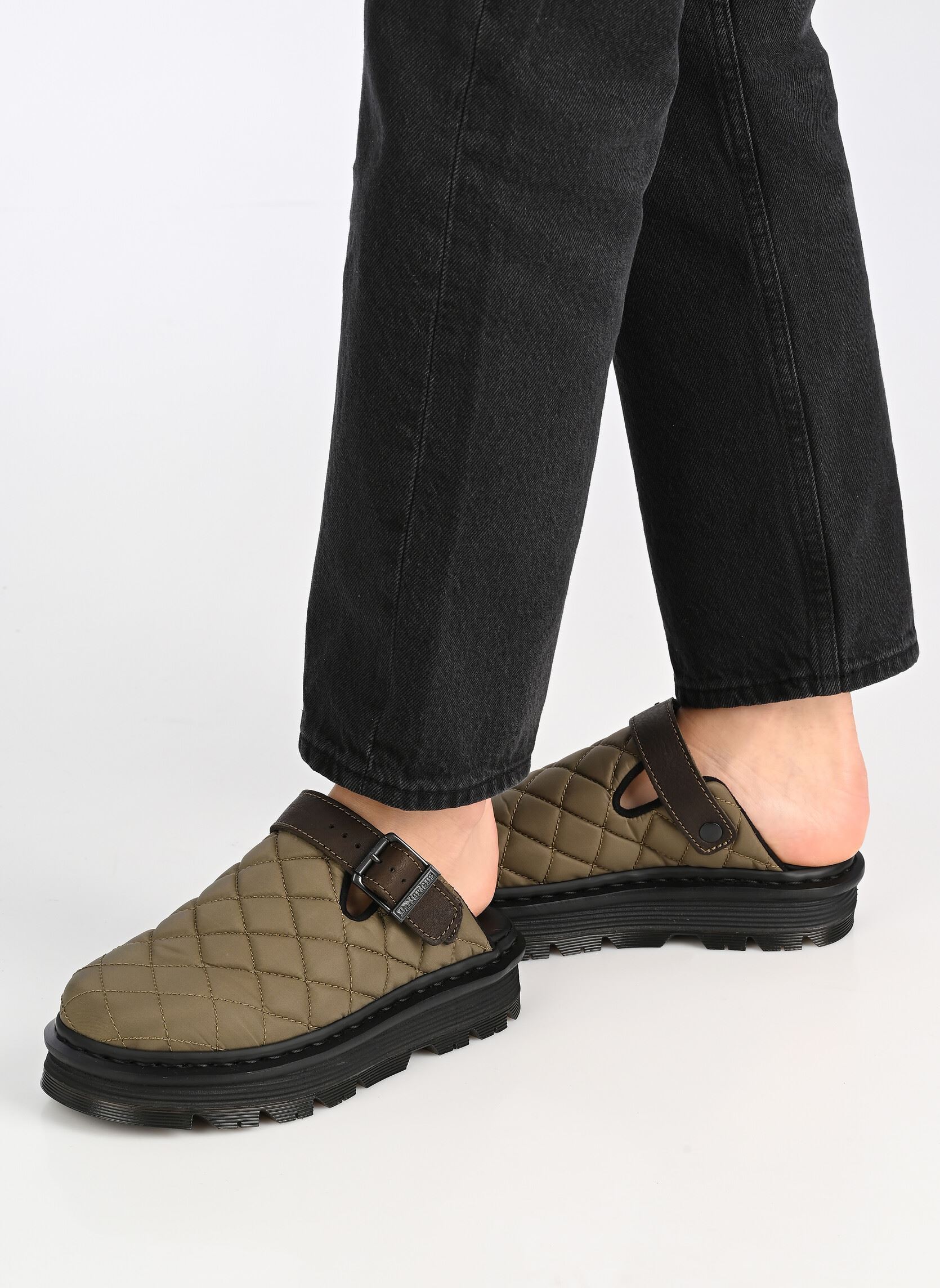 Mules et sabots ZebZag Mule femme vert Dr. Martens Mules et sabots ZebZag Mule femme vert DMS OLIVE ECONYL WOVEN WR+GRIZ