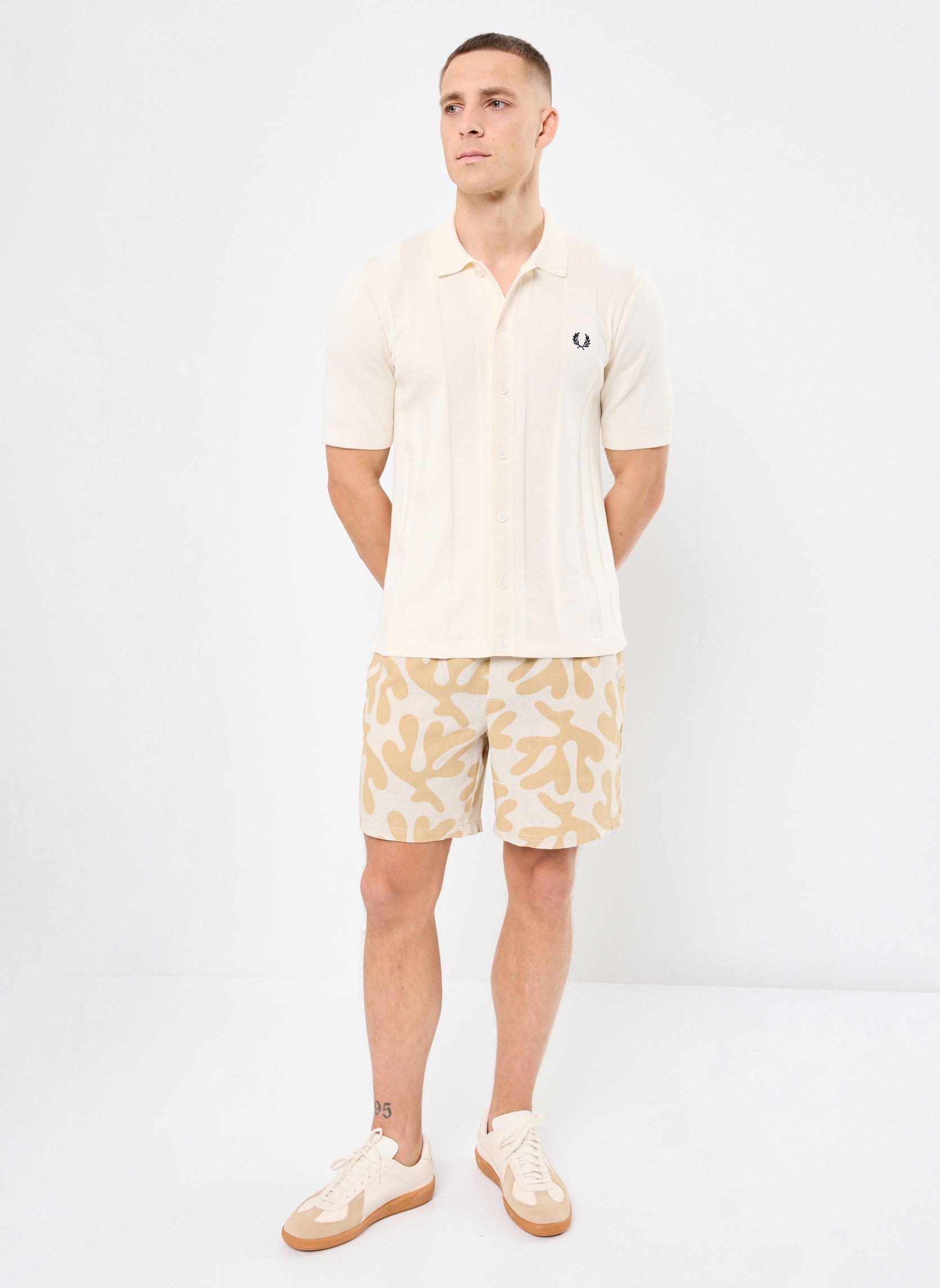 Polos manches courtes BUTTON THROUGH SS SHIRT homme blanc Fred Perry Polos manches courtes BUTTON THROUGH SS SHIRT homme blanc ECRU