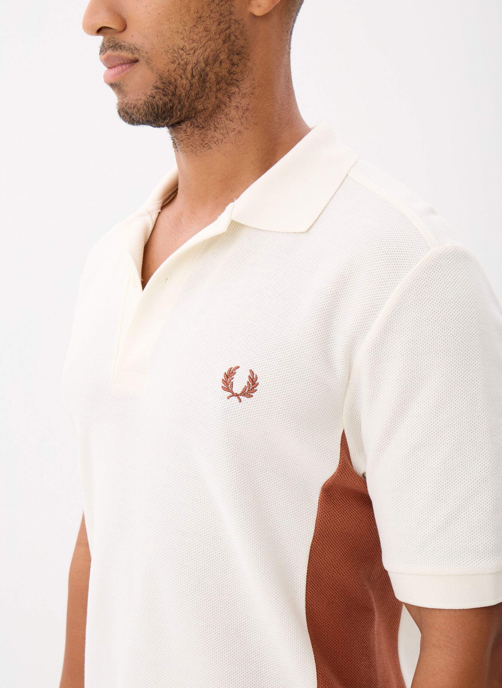 Polos manches courtes TEXTURED PANEL POLO SHIRT homme blanc Fred Perry Polos manches courtes TEXTURED PANEL POLO SHIRT homme blanc Light Ecru