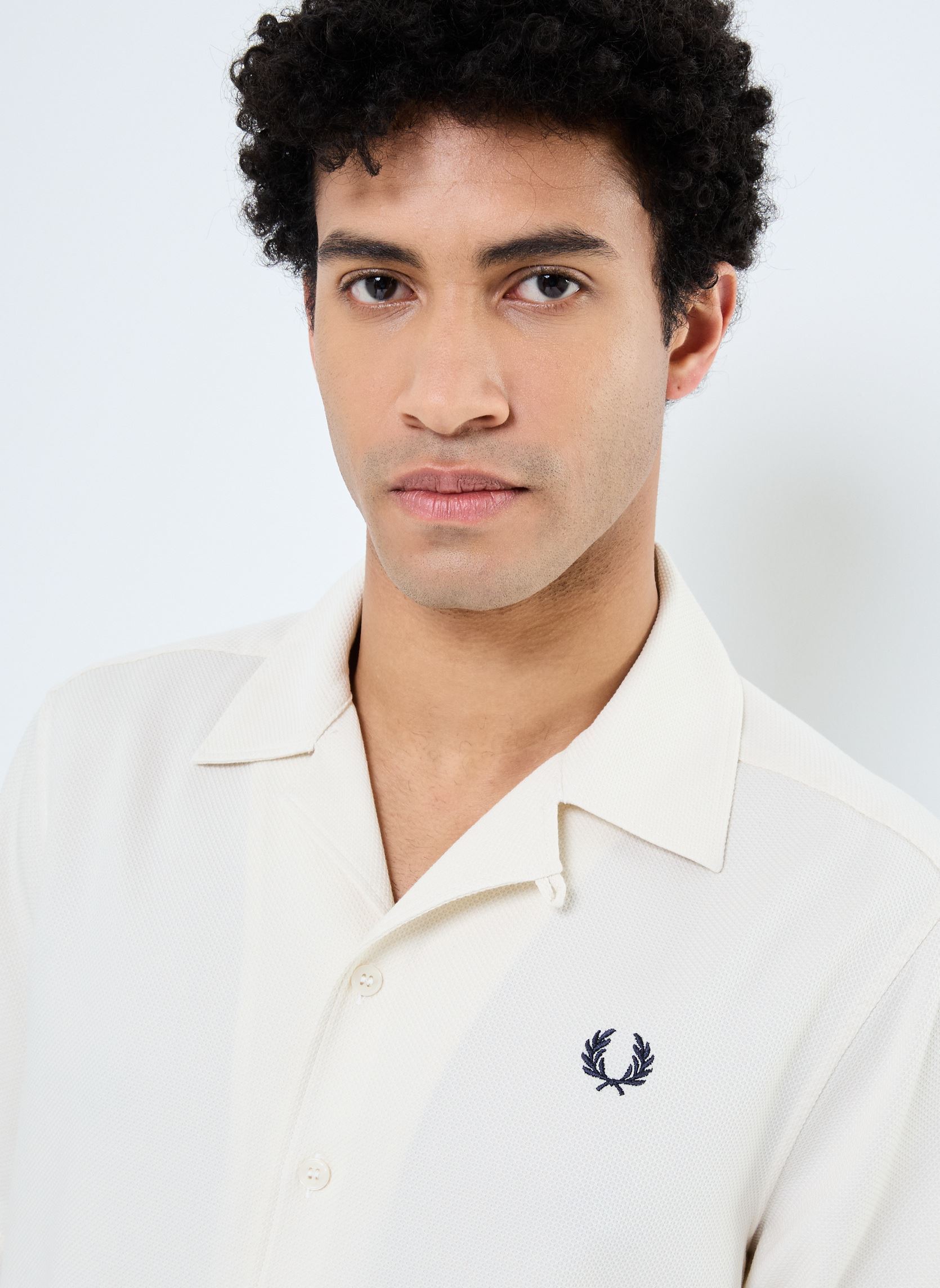 Hemden PIQUE TEXTURE REVERE COLLAR SH heren wit Fred Perry Hemden PIQUE TEXTURE REVERE COLLAR SH heren wit Ecru