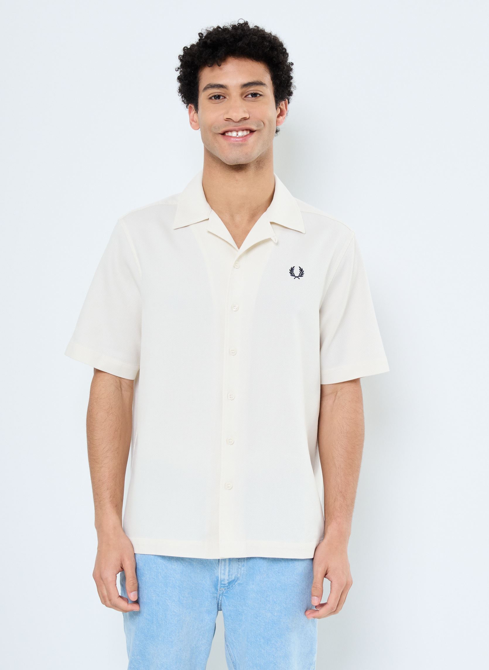 Hemden PIQUE TEXTURE REVERE COLLAR SH heren wit Fred Perry Hemden PIQUE TEXTURE REVERE COLLAR SH heren wit Ecru