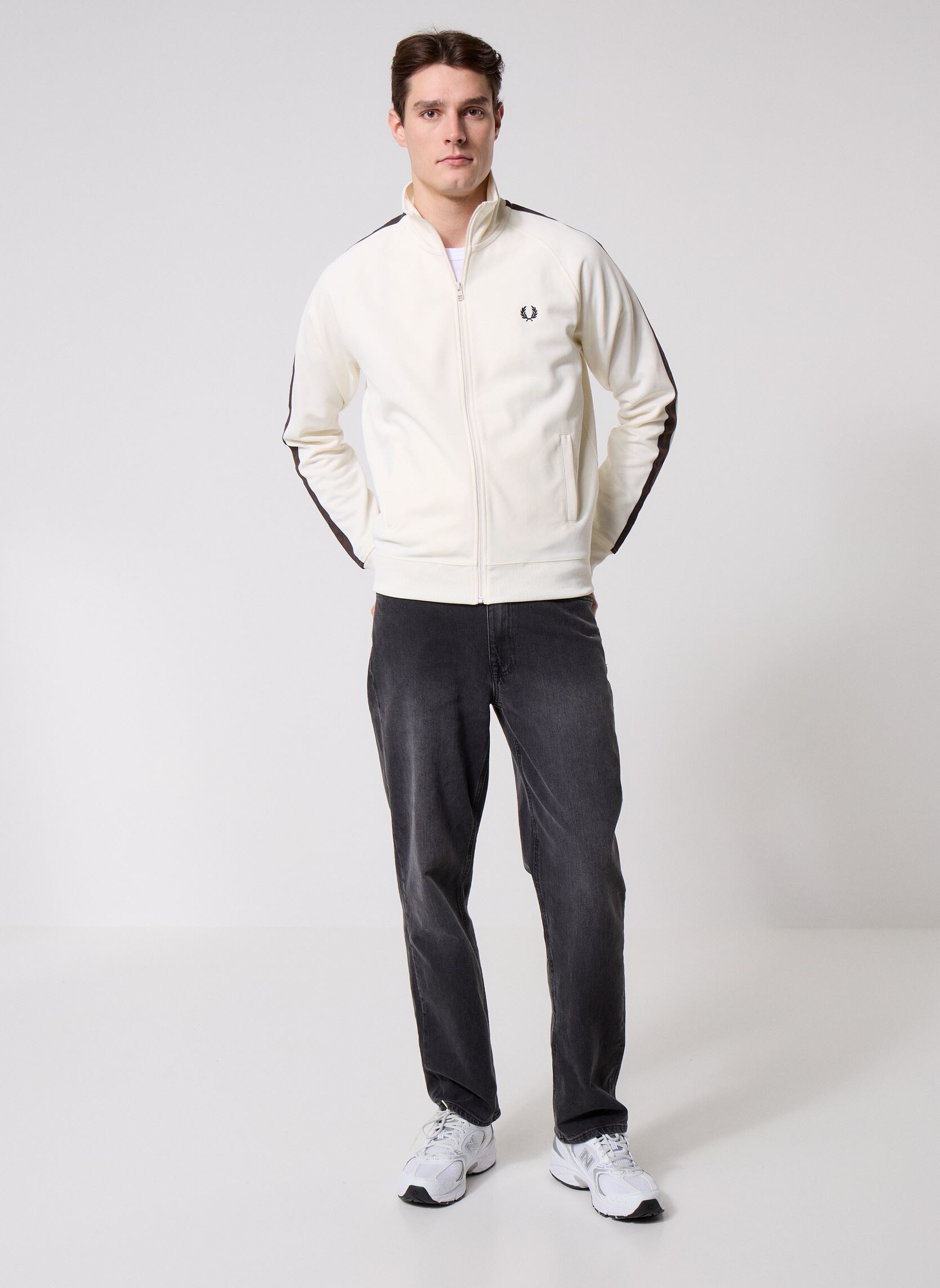 Trainingsjacken CONTRAST TAPE TRACK JACKET herren weiß Fred Perry Trainingsjacken CONTRAST TAPE TRACK JACKET herren weiß ECRU/BURNTOBACCO