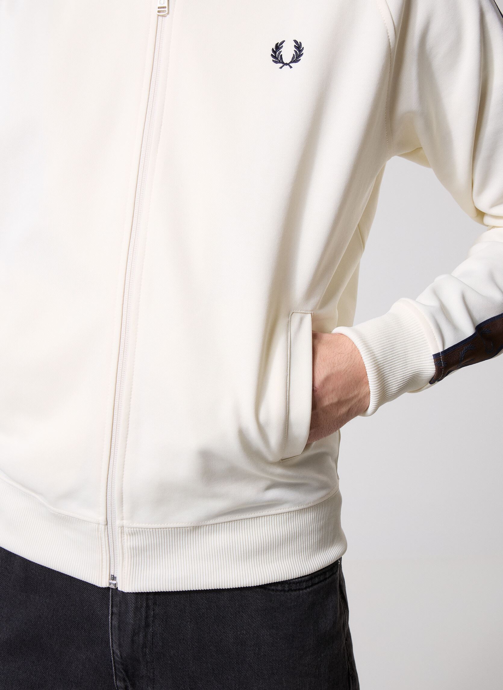 Trainingsjacken CONTRAST TAPE TRACK JACKET herren weiß Fred Perry Trainingsjacken CONTRAST TAPE TRACK JACKET herren weiß ECRU/BURNTOBACCO