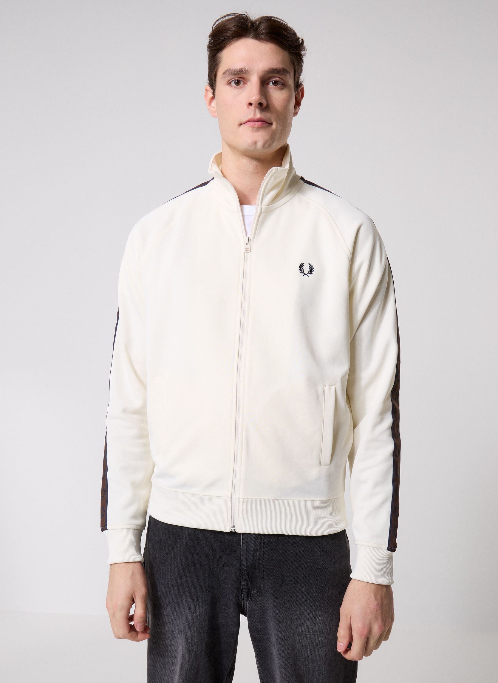 Trainingsjacken CONTRAST TAPE TRACK JACKET herren weiß Fred Perry Trainingsjacken CONTRAST TAPE TRACK JACKET herren weiß ECRU/BURNTOBACCO