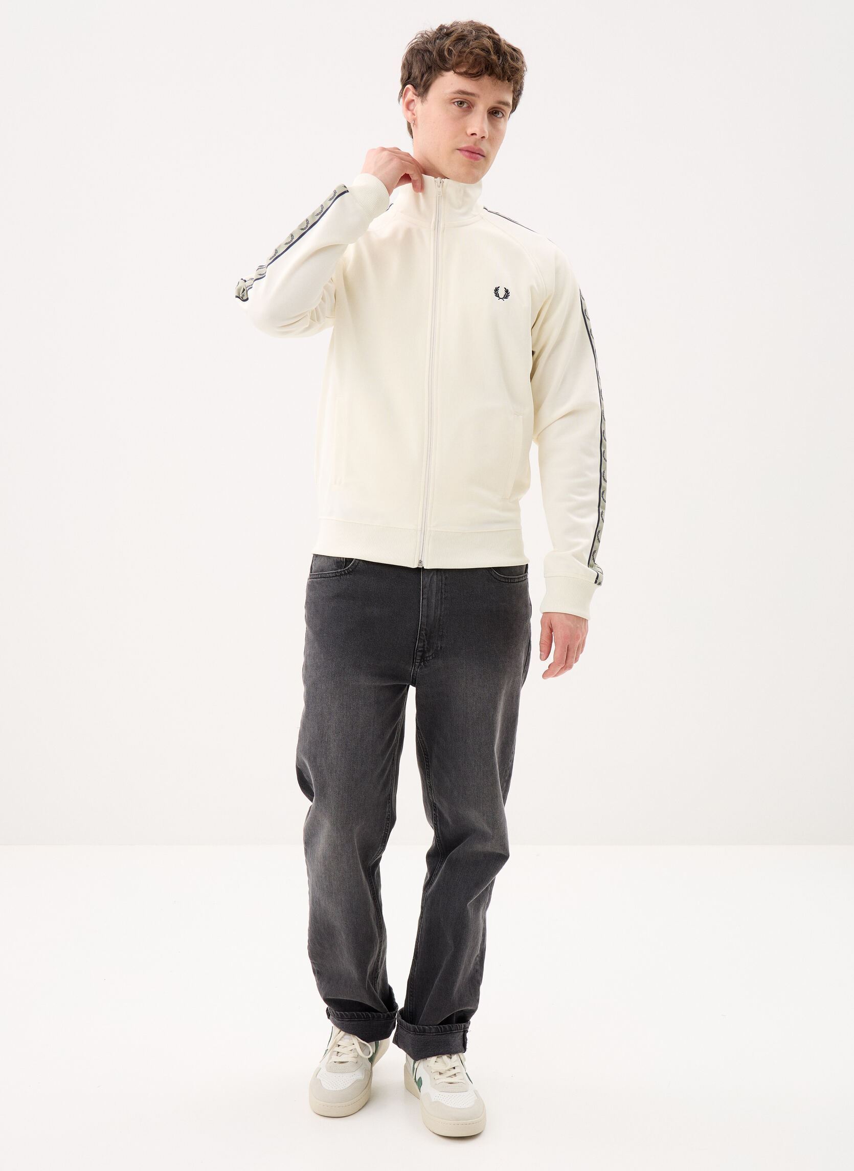 Trainingsjacken CONTRAST TAPE TRACK JACKET herren weiß Fred Perry Trainingsjacken CONTRAST TAPE TRACK JACKET herren weiß ECR/NVY/SEAGRSS