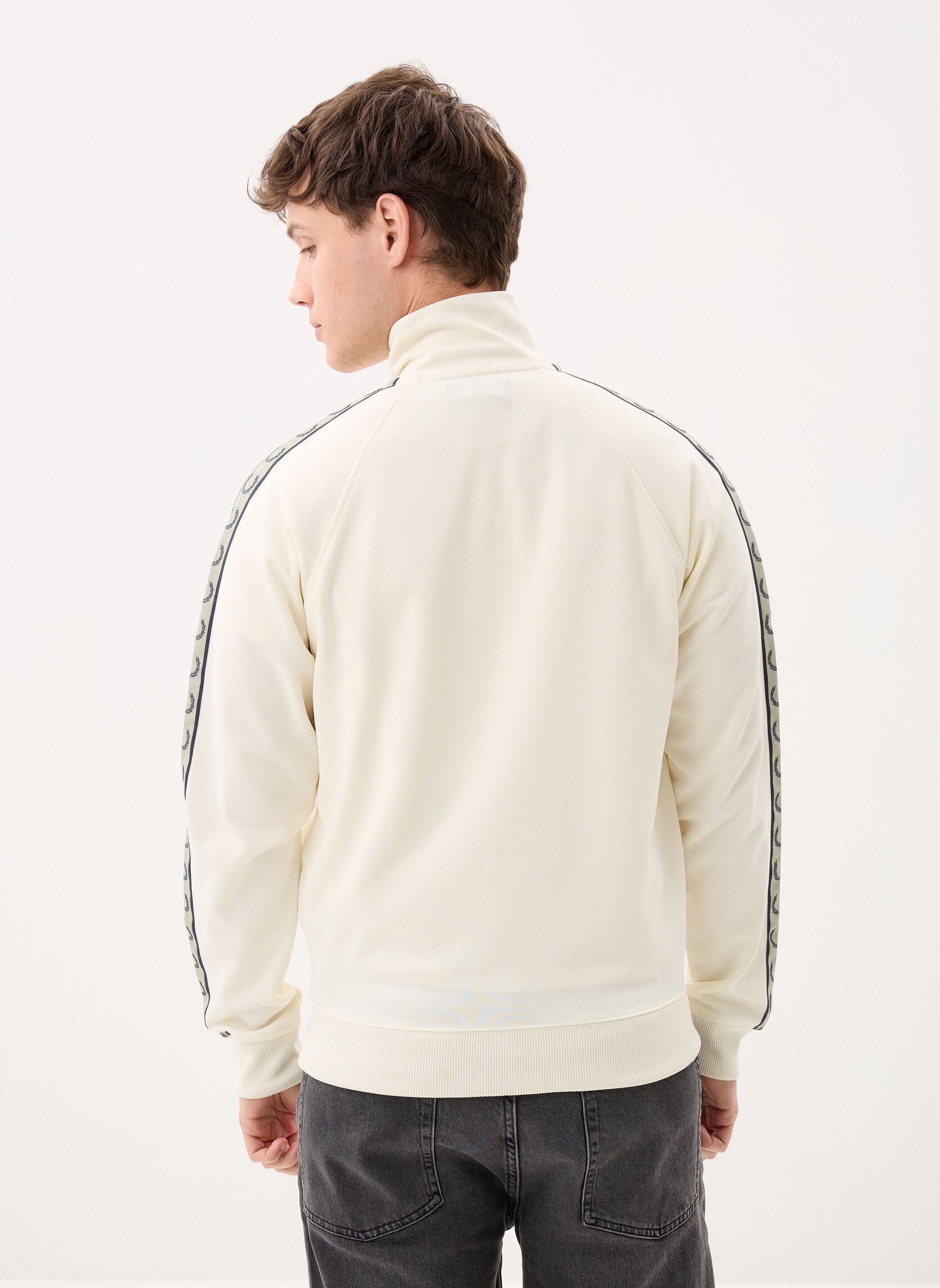 Trainingsjacken CONTRAST TAPE TRACK JACKET herren weiß Fred Perry Trainingsjacken CONTRAST TAPE TRACK JACKET herren weiß ECR/NVY/SEAGRSS